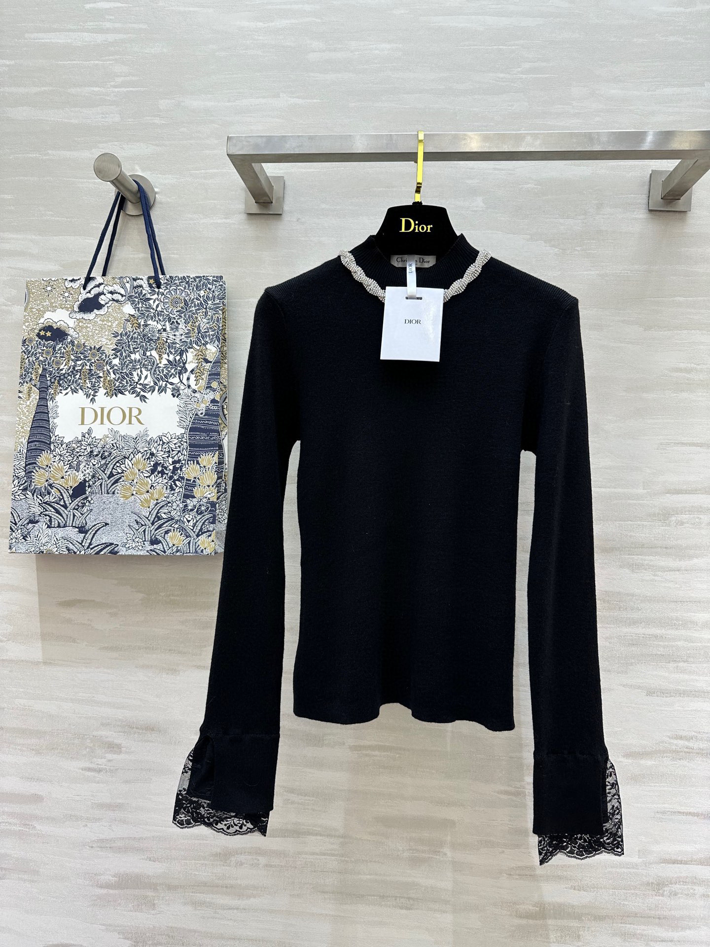 #DIO♡²⁵新款 重工钉钻羊毛上衣 领口重工满钻 今年一定满赚[烟花] 袖口蕾丝拼接细节感十足 定制羊