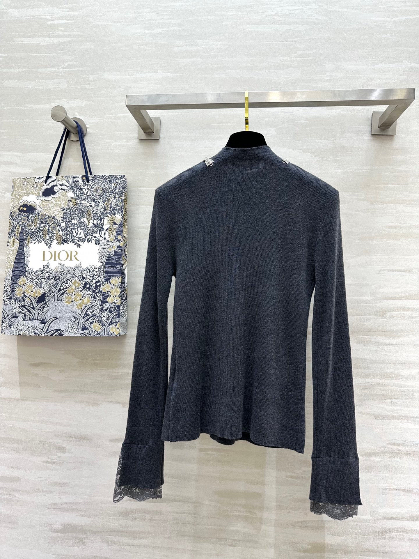 #DIO♡²⁵新款 重工钉钻羊毛上衣 领口重工满钻 今年一定满赚[烟花] 袖口蕾丝拼接细节感十足 定制羊