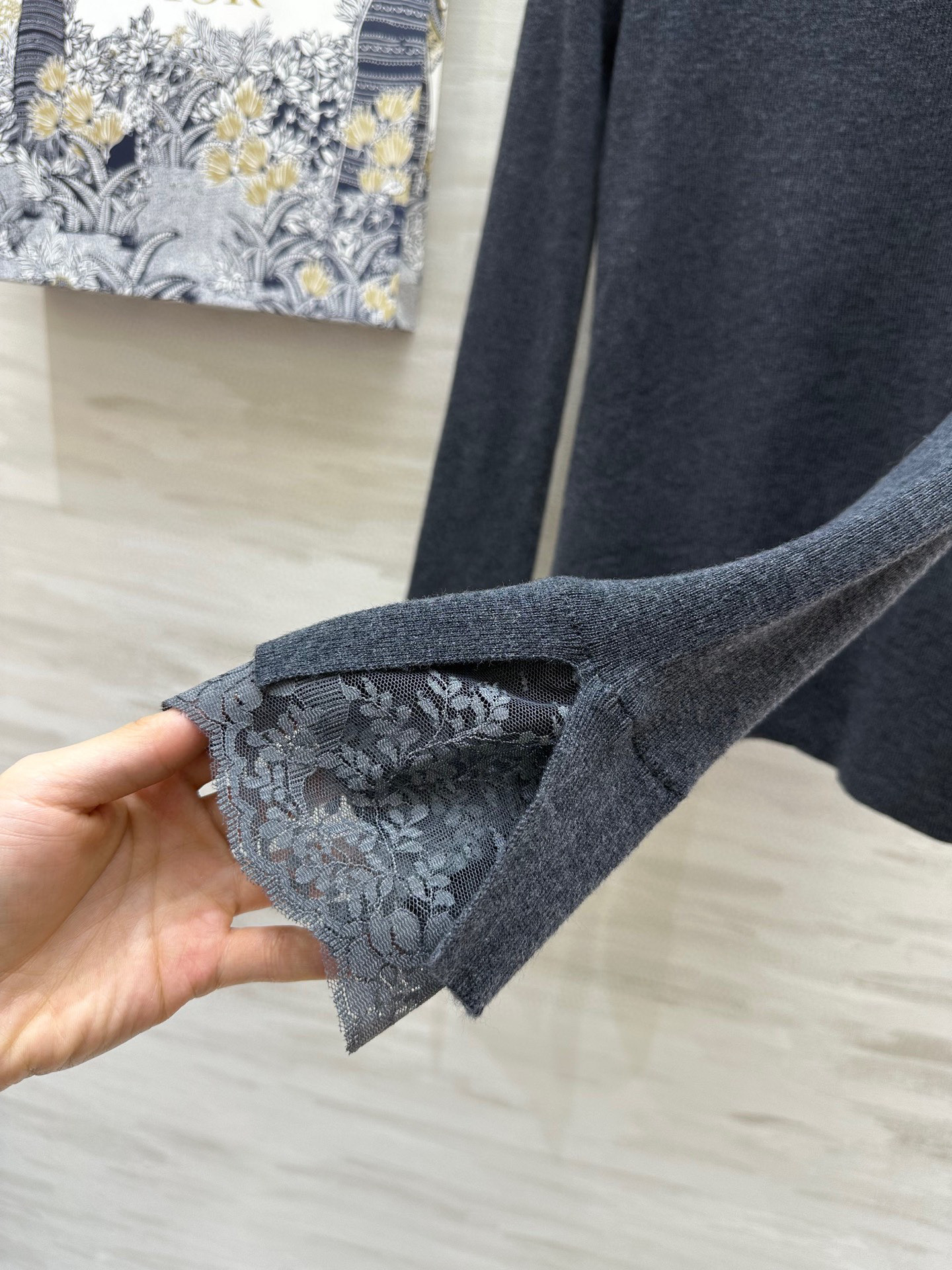 #DIO♡²⁵新款 重工钉钻羊毛上衣 领口重工满钻 今年一定满赚[烟花] 袖口蕾丝拼接细节感十足 定制羊