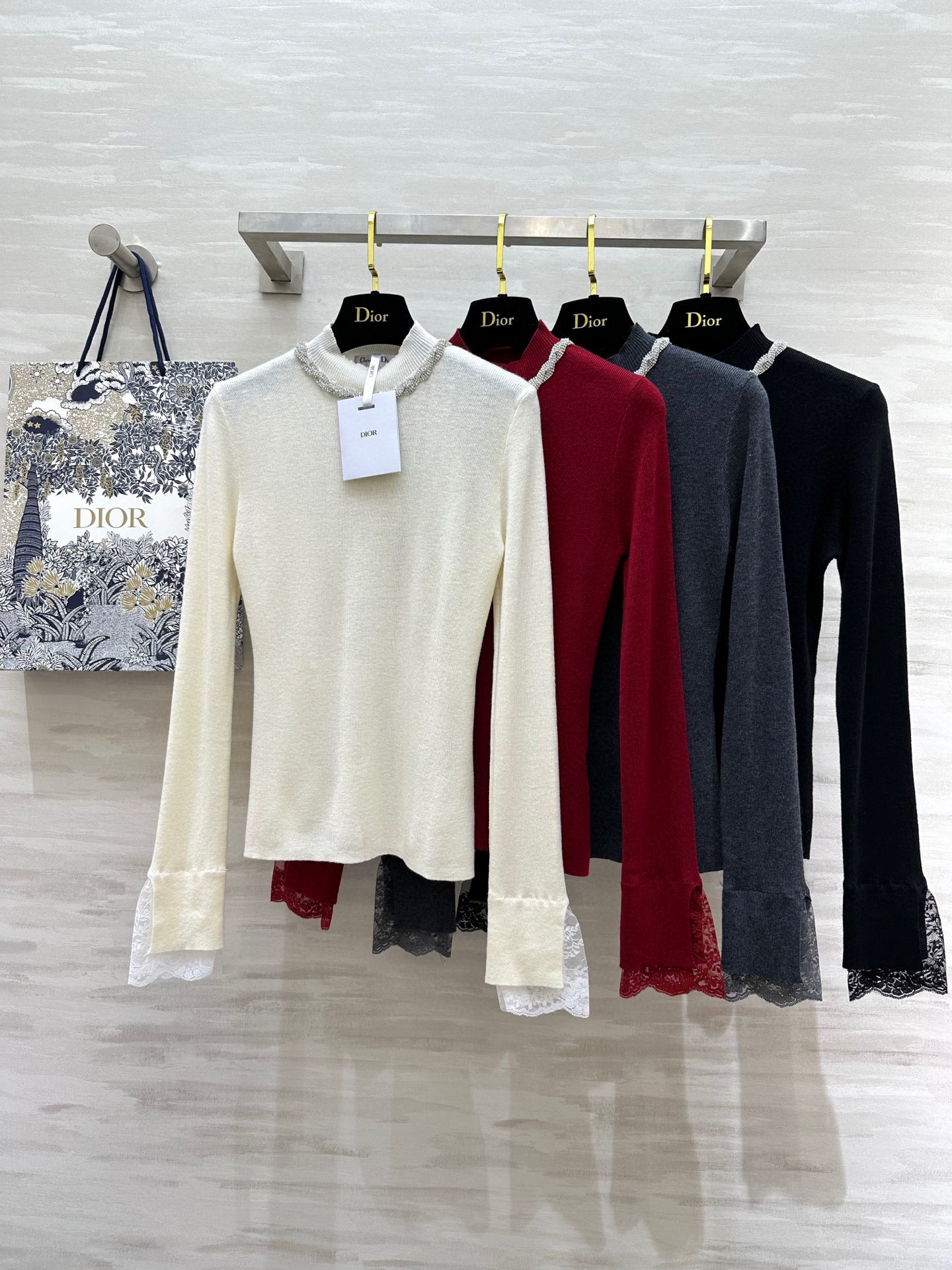 #DIO♡²⁵新款 重工钉钻羊毛上衣 领口重工满钻 今年一定满赚[烟花] 袖口蕾丝拼接细节感十足 定制羊