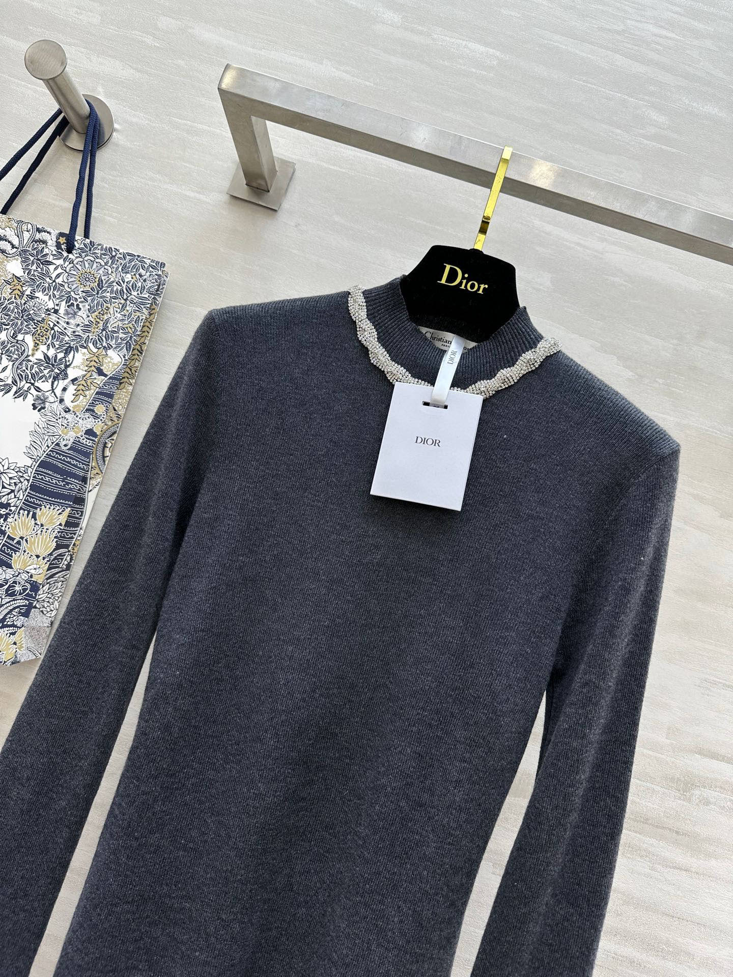 #DIO♡²⁵新款 重工钉钻羊毛上衣 领口重工满钻 今年一定满赚[烟花] 袖口蕾丝拼接细节感十足 定制羊