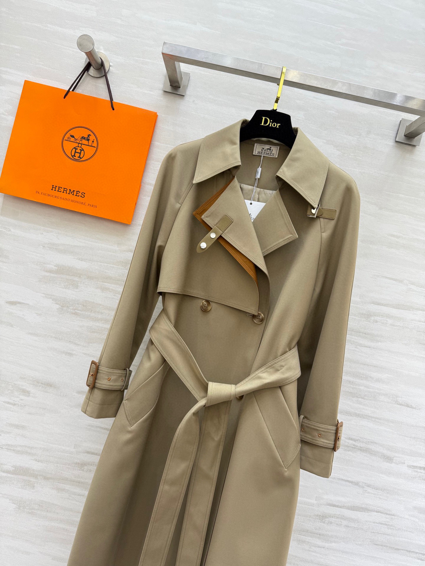 #Herme♡²⁵新款 撞色翻领长款风衣 高品质定制 现货首发size：S/M/L（M码胸围：98，衣长