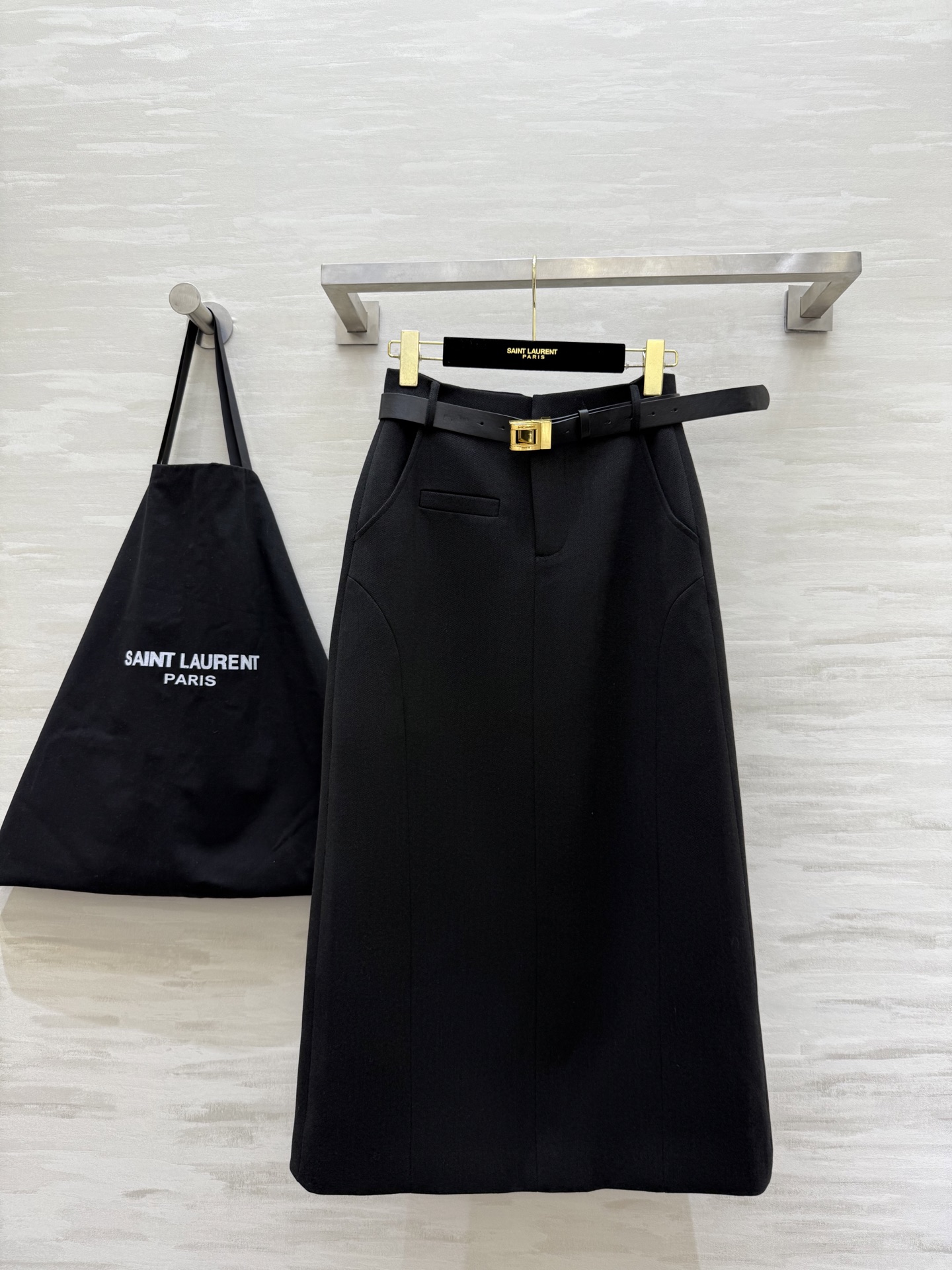 NO:605321,#ysl new autumn and winter wool suit skirt, delivery belt, exquisite and high-end, three-dimensional tailoring, super atmospheric and versatile, high quality, available in stock, sizeS/M/L/XL (S size waist 68, skirt length 88),,saint laurent,skirts,alexander wang19860909#ysl秋冬新款 羊毛西服半裙 配送腰带精致高级 立体剪裁版型超级大气百搭 高品质 现货来sizeS/M/L/XL（s码腰围68,裙长88）,,saint laurent,skirts,alexander wang,Women's clothing