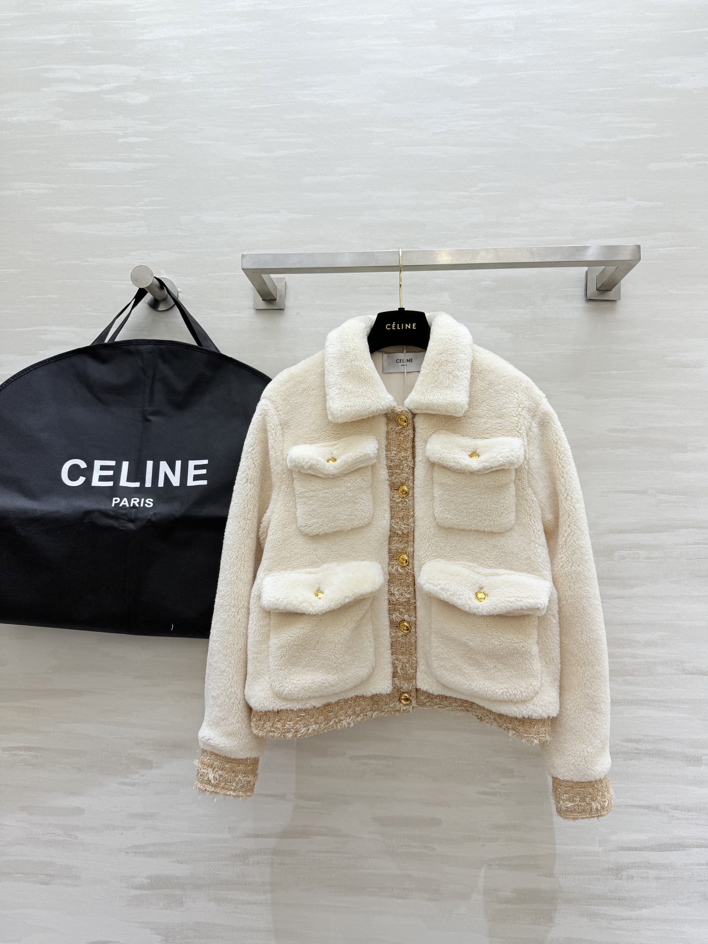 NO:605327,#Celin New Autumn and Winter Eco-Friendly Teddy Lambswool Jacket High Quality Customized Ready Available First SizeS/M/L (S Size Bust 100, Clothes Length 52),,celine,jackets & coats,alexander wang19860909#Celin秋冬新款 环保泰迪羔毛外套 高品质定制 现货首发sizeS/M/L（s码胸围100,衣长52）,,celine,jackets & coats,alexander wang,Women's clothing
