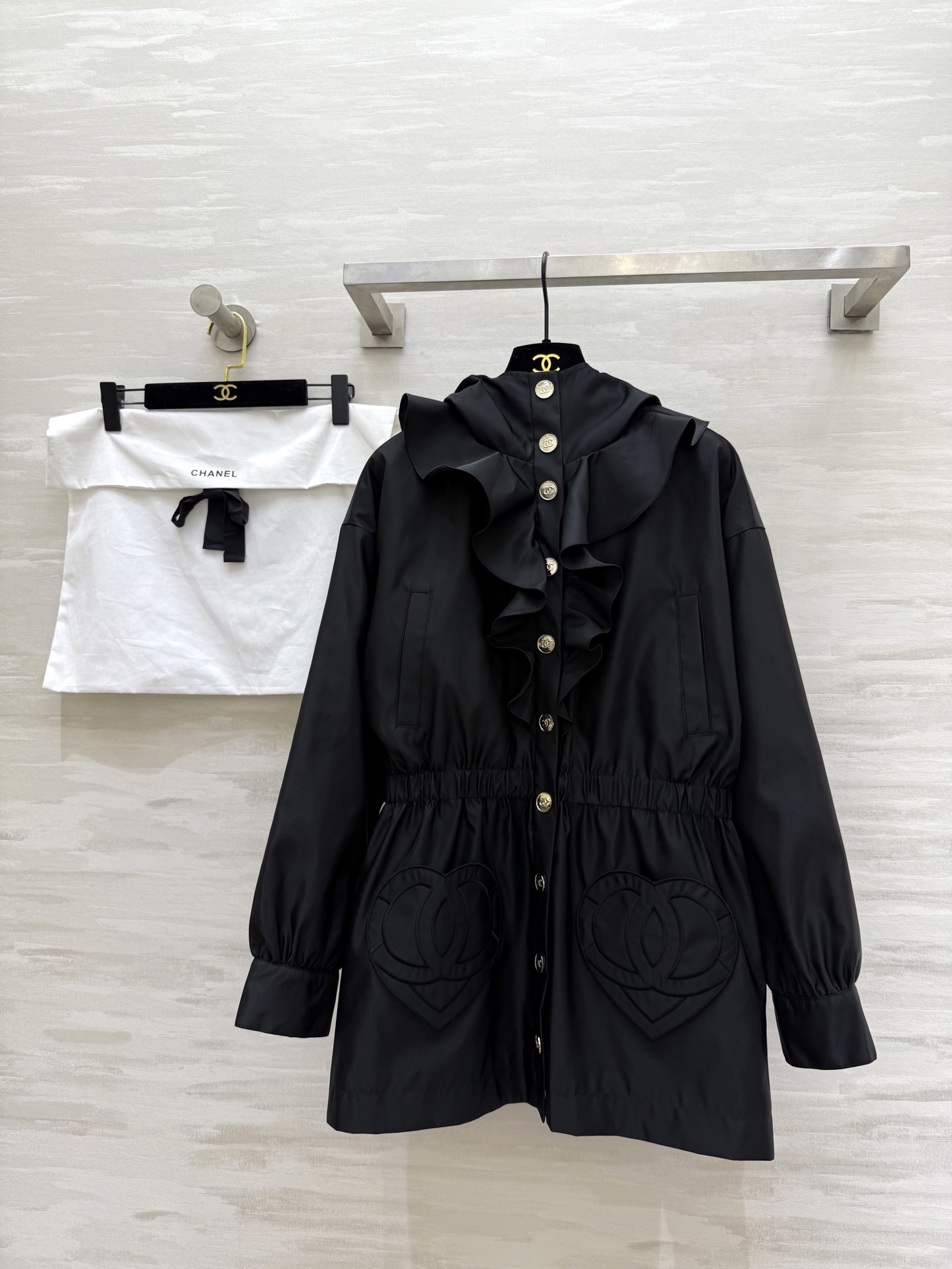 NO:607003,#ChaneC hooded windbreaker jacket High quality customization available in stock first sizeS/M/L,,chanel,jackets & coats,hats,alexander wang19860909#ChaneC连帽风衣外套 高品质定制 现货首发sizeS/M/L,,chanel,jackets & coats,hats,alexander wang,Women's clothing