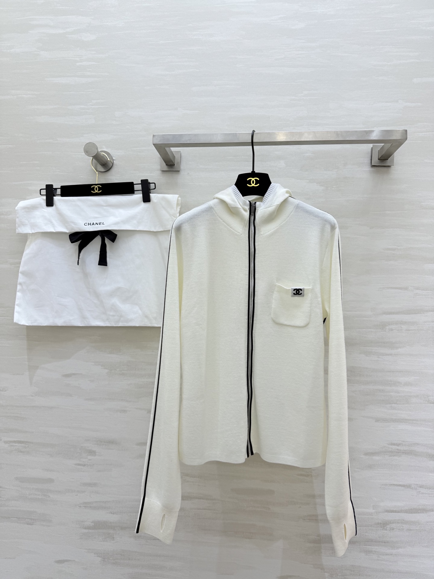 NO:607943,#ChaneN ski series hooded zipper base original development high quality customization ready stock size36/38/40,,chanel,hats,alexander wang19860909#ChaneN 滑雪系列 连帽拉链打底 原版开发 高品质定制 现货首发size36/38/40,,chanel,hats,alexander wang,Women's clothing