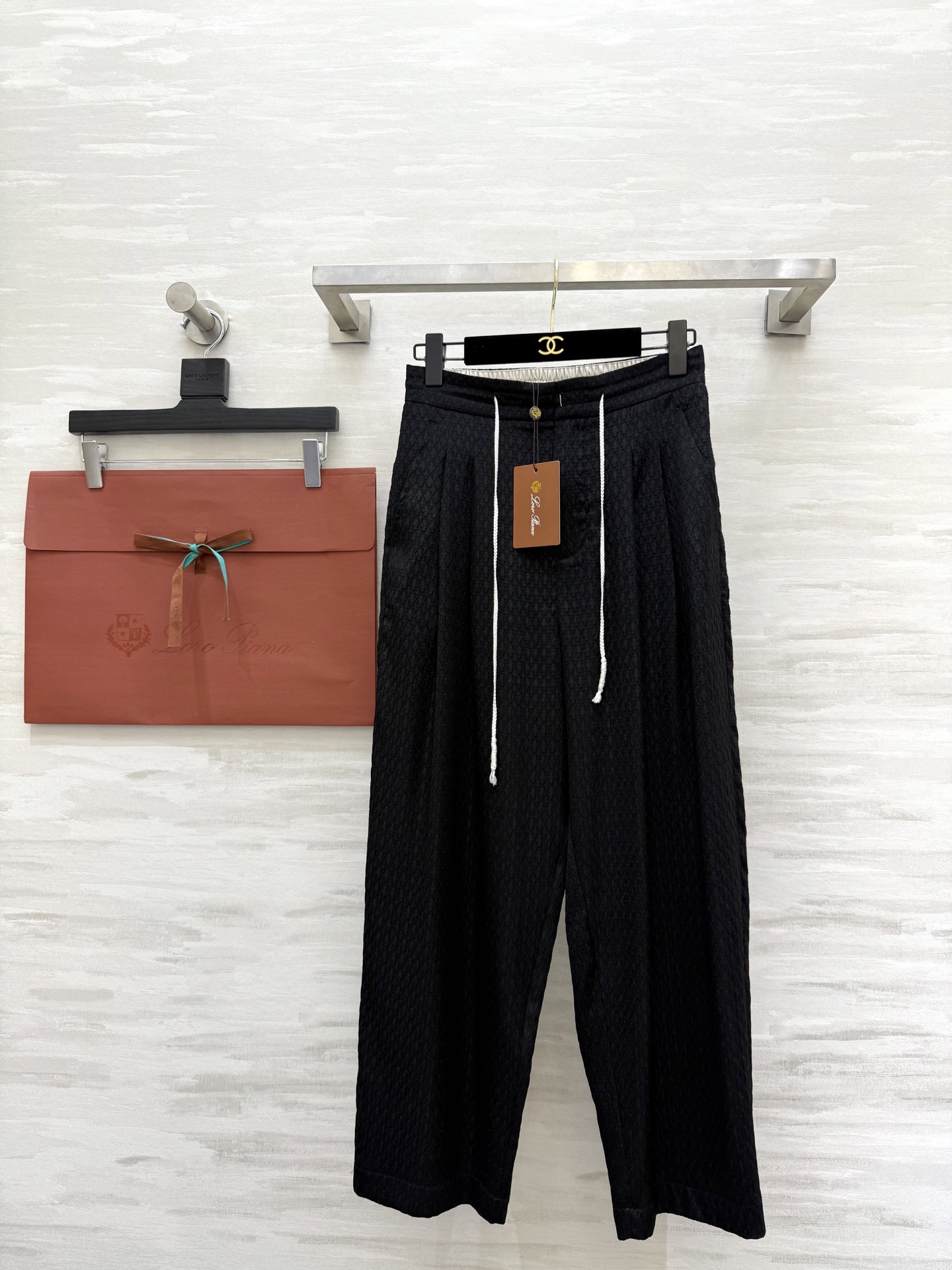 NO:609664,#Loro Pian new style for early spring, natural linen shirt, old money style, full of relaxation, heavy embroidery, high quality, available in stock, sizeS/M/L (shoulder width M 58, bust 118, length 70),, loro piana, alexander wang19860909#Loro Pian早春新款 天然亚麻衬衣 老钱风松弛感十足 重工刺绣 高品质 现货来sizeS/M/L（M码肩宽58,胸围118,衣长70）,,loro piana,alexander wang,Women's clothing