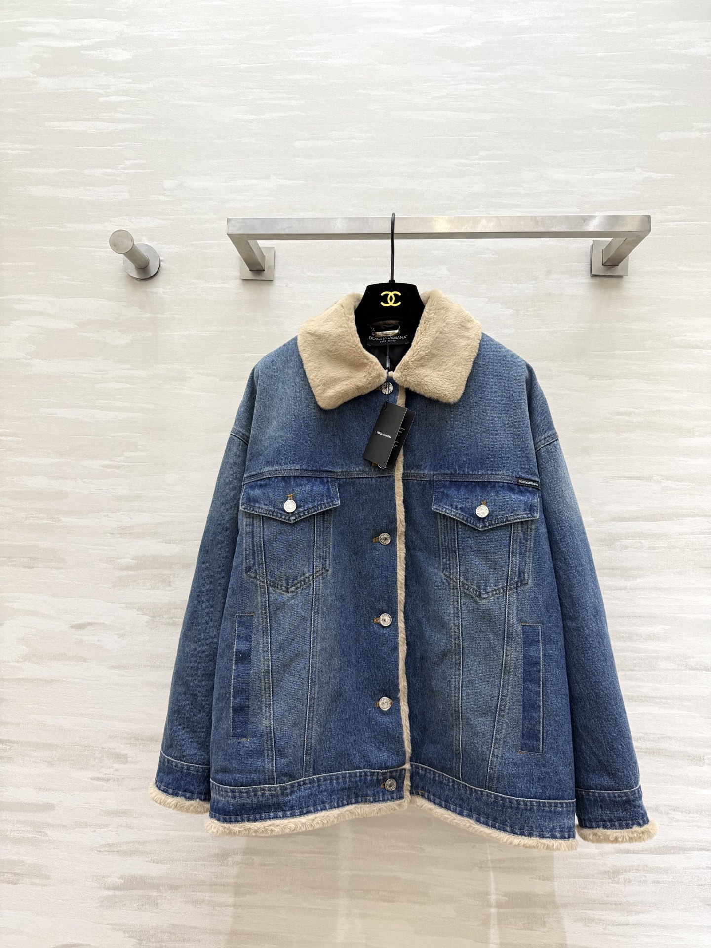 NO:609653,#D&G new autumn and winter eco-friendly raw edge denim quilted jacket, high quality customization, available in stock first sizeS/M/L (S size bust 112, length 63),,Dolce&Gabbana,jackets & coats,alexander wang19860909#D&G秋冬新款 环保毛边牛仔夹棉外套 高品质定制 现货首发sizeS/M/L（s码胸围112,衣长63）,,Dolce&Gabbana,jackets & coats,alexander wang,Women's clothing
