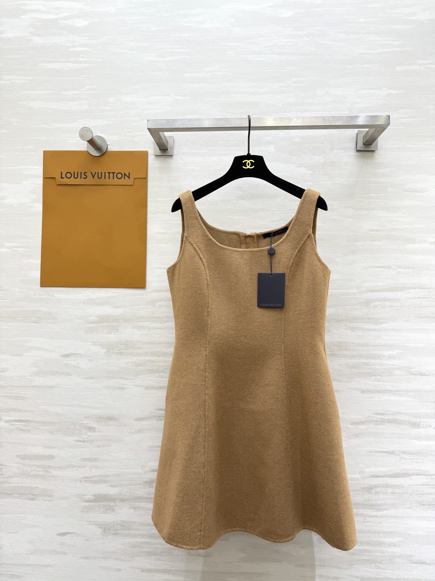 NO:609695,#Lv new autumn and winter double-sided woolen vest skirt, high quality customization, available in stock first size S/M/L (S size bust 88, skirt length 80),, louis vuitton, skirts, alexander wang19860909#Lv秋冬新款 双面羊毛呢背心裙 高品质定制 现货首发sizeS/M/L（s码胸围88,裙长80）,,louis vuitton,skirts,alexander wang,Women's clothing