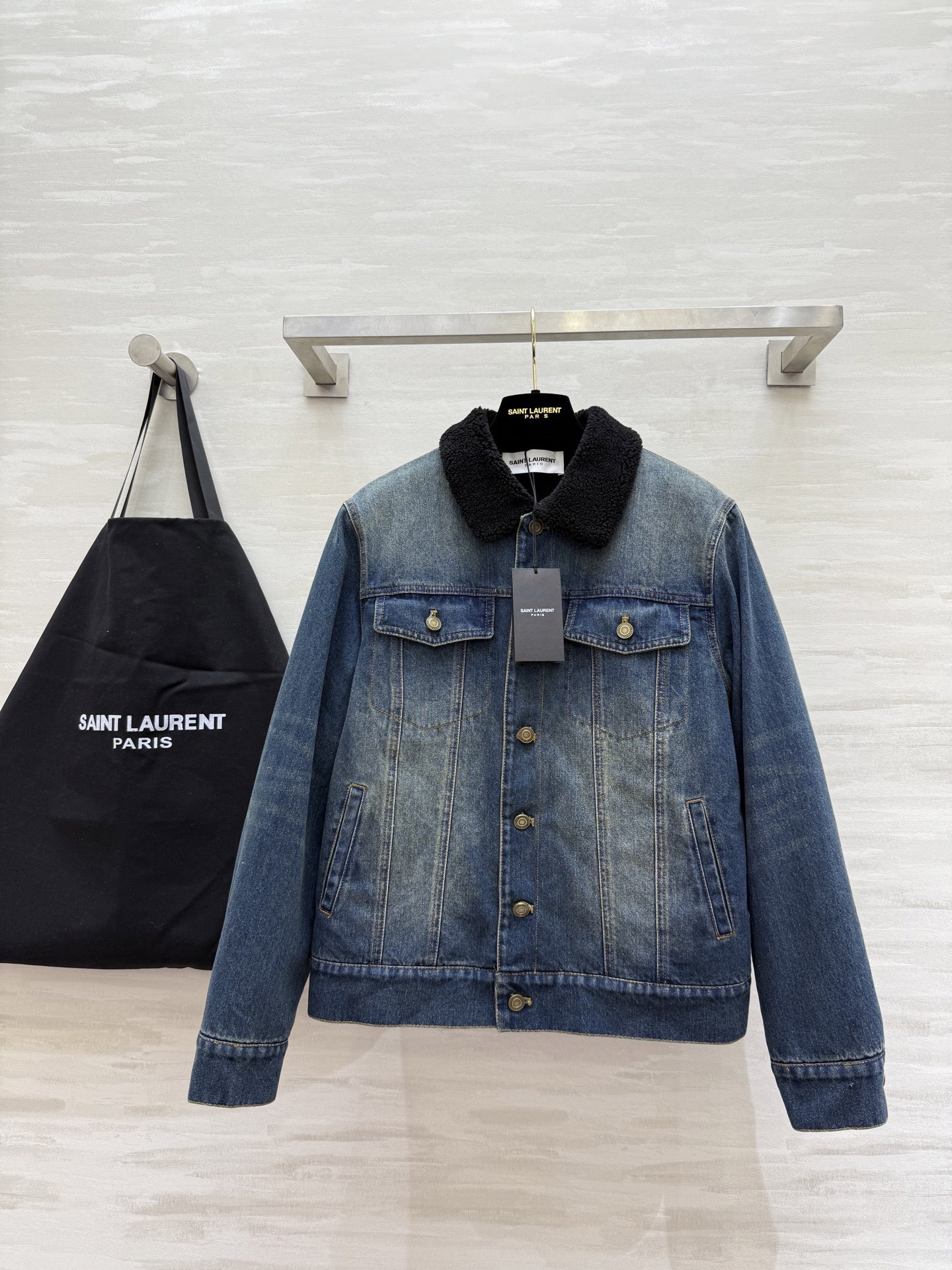 NO:611330,#ysl new autumn and winter eco-friendly lambswool denim jacket, high quality custom-made, available now, sizeS/M/L (S size bust, length 56),,saint laurent,jackets & coats,jackets & coats,alexander wang19860909#ysl秋冬新款 环保羔毛牛仔夹克外套 高品质定制 现货首发sizeS/M/L（s码胸围,衣长56）,,saint laurent,jackets & coats,jackets & coats,alexander wang,Women's clothing