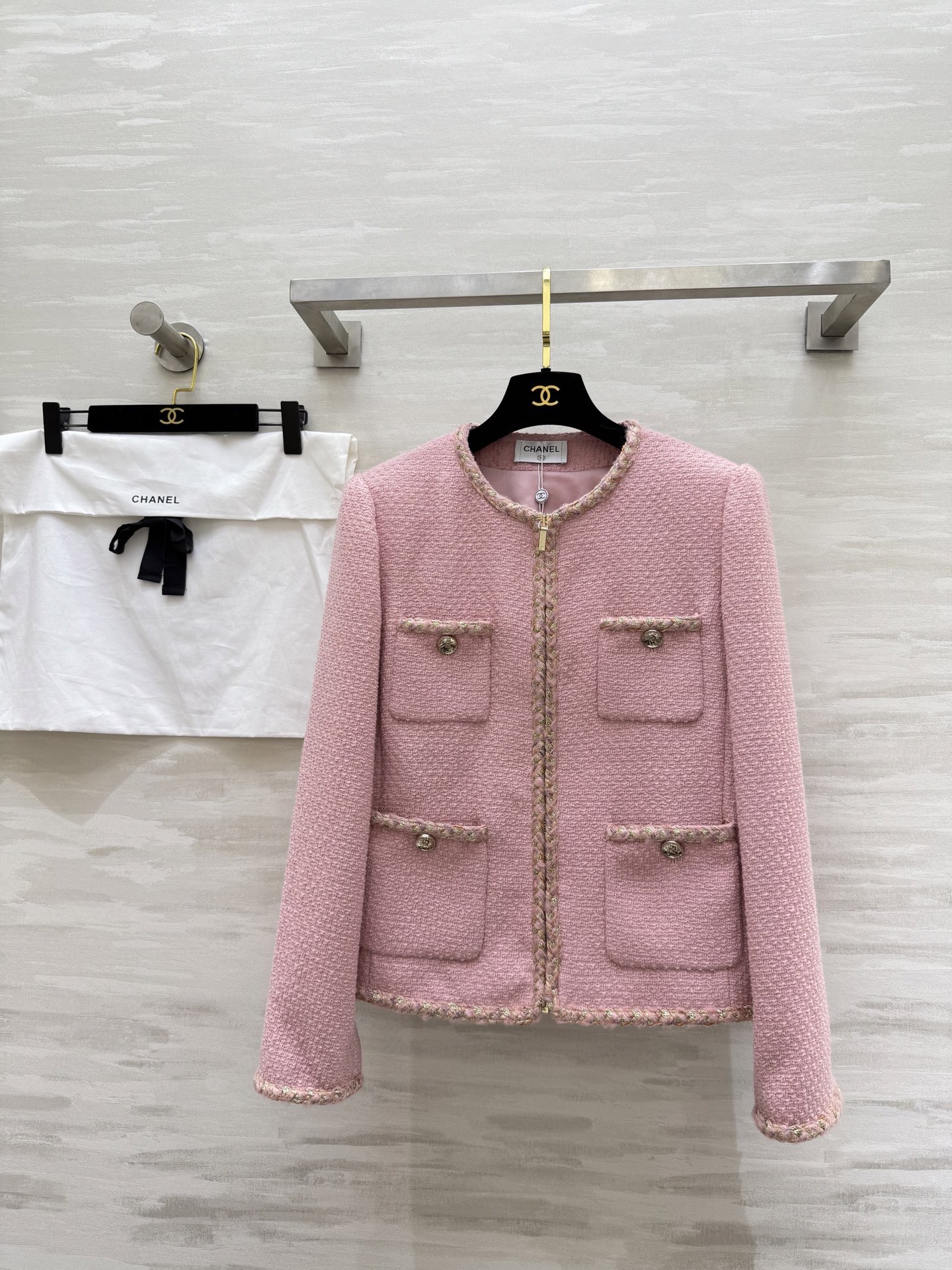 NO:621596,#Chane new autumn and winter style chaebol daughter's wool woven tweed jacket Tangtang high quality customized ready stock size 36/38/40 (36 size shoulder width 38, bust 92, length 54),,chanel,jackets & coats,alexander wang19860909#Chane秋冬新款 财阀千金羊毛编织花呢外套 糖糖高品质定制 现货首发size36/38/40（36码肩宽38,胸围92,衣长54）,,chanel,jackets & coats,alexander wang,Women's clothing