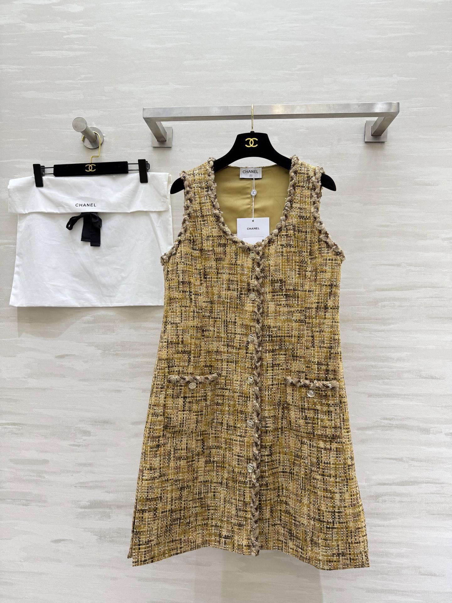 NO:621617,#Chane new autumn and winter style wool blended woven tweed vest skirt, gentle and noble style, high quality customization, ready for sale, sizeS/M/L (S size bust 88, skirt length 89),,chanel,skirts,alexander wang19860909#Chane秋冬新款 羊毛混纺编织花呢背心裙 温柔贵气千金风 高品质定制 现货首发sizeS/M/L（s码胸围88,裙长89）,,chanel,skirts,alexander wang,Women's clothing
