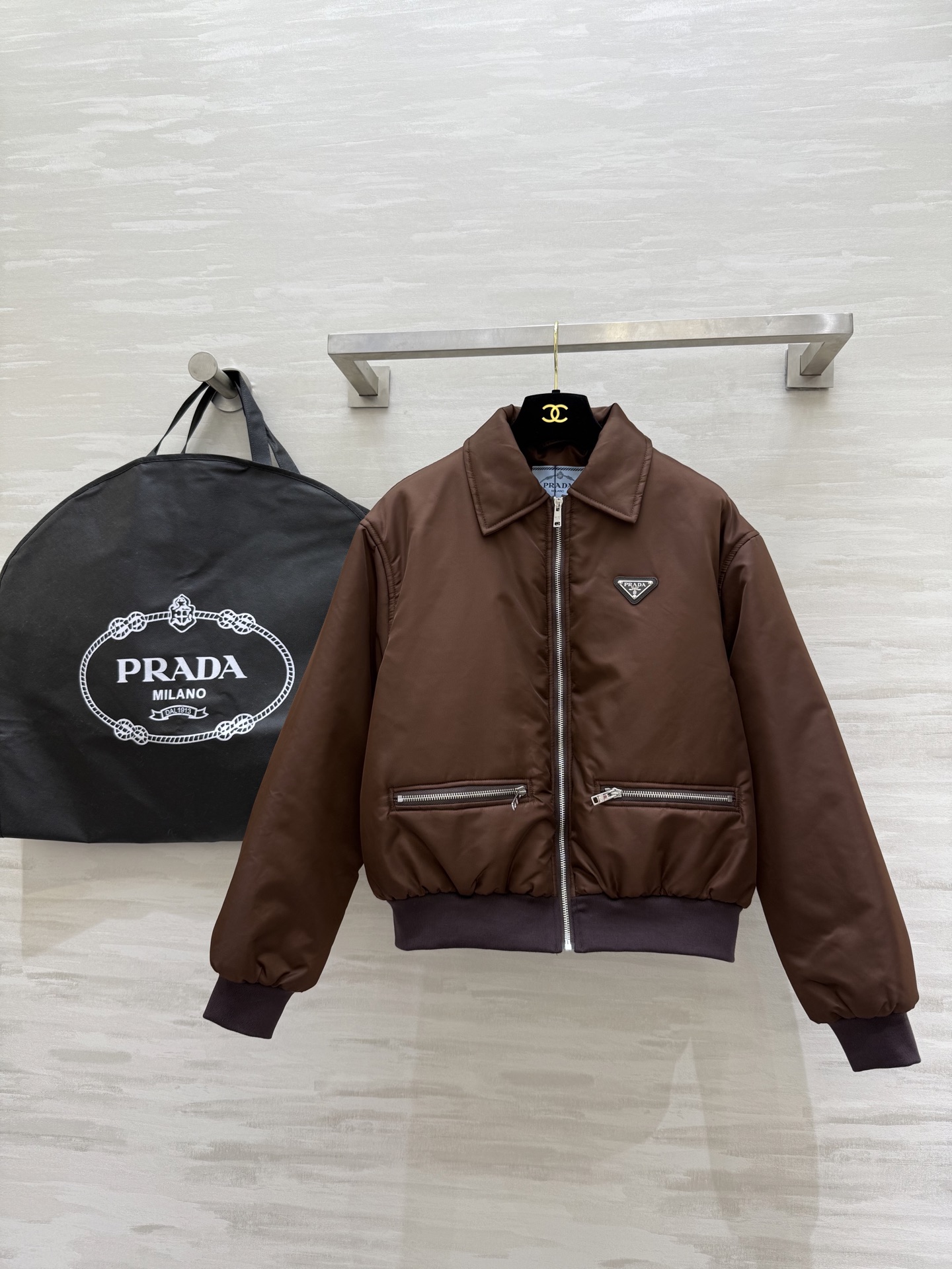 NO:623288,#Prad Autumn and winter new baseball jacket. Comfortable and warm with cotton lining. High-quality customization. Available now. SizeS/M/L (S size shoulder width 48, bust 112, length 52),, prada, jackets & coats, jackets & coats, alexander wang19860909#Prad秋冬新款棒球夹克外套 内里夹棉舒适保暖 高品质定制 现货首发sizeS/M/L（s码肩宽48,胸围112,衣长52）,,prada,jackets & coats,jackets & coats,alexander wang,Women's clothing