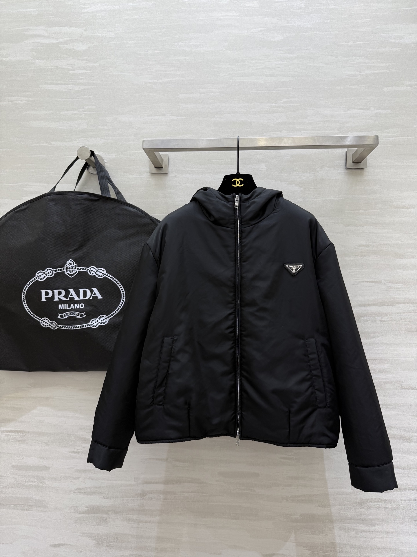 NO:623329,#Prad autumn and winter new style hooded cotton jacket, high quality customization, available in stock first size S/M/L (S size bust 108, length 55),, prada, jackets & coats, hats, alexander wang19860909#Prad秋冬新款 连帽棉服外套 高品质定制 现货首发sizeS/M/L（s码胸围108,衣长55）,,prada,jackets & coats,hats,alexander wang,Women's clothing