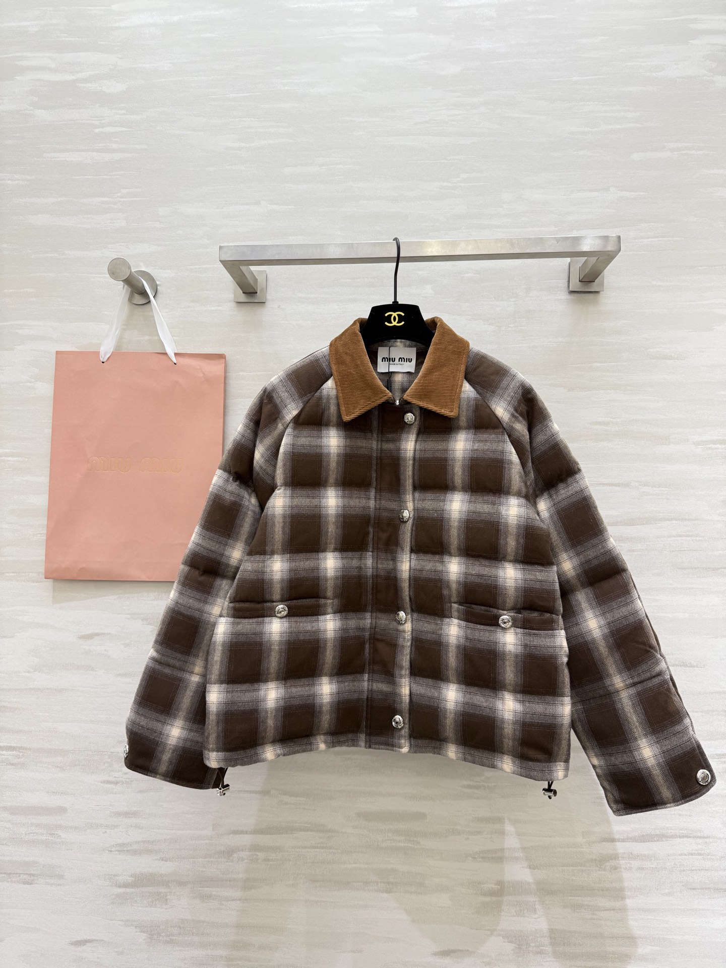 NO:624014,Comes with dust bag #Miumi new autumn and winter plaid goose down jacket, high quality customization, ready for sale, sizeS/M/L (S size bust 112, length 56),,miumiu,alexander wang19860909配防尘袋#Miumi秋冬新款 格纹鹅绒服 高品质定制 现货首发sizeS/M/L（s码胸围112,衣长56）,,miumiu,alexander wang,Women's clothing