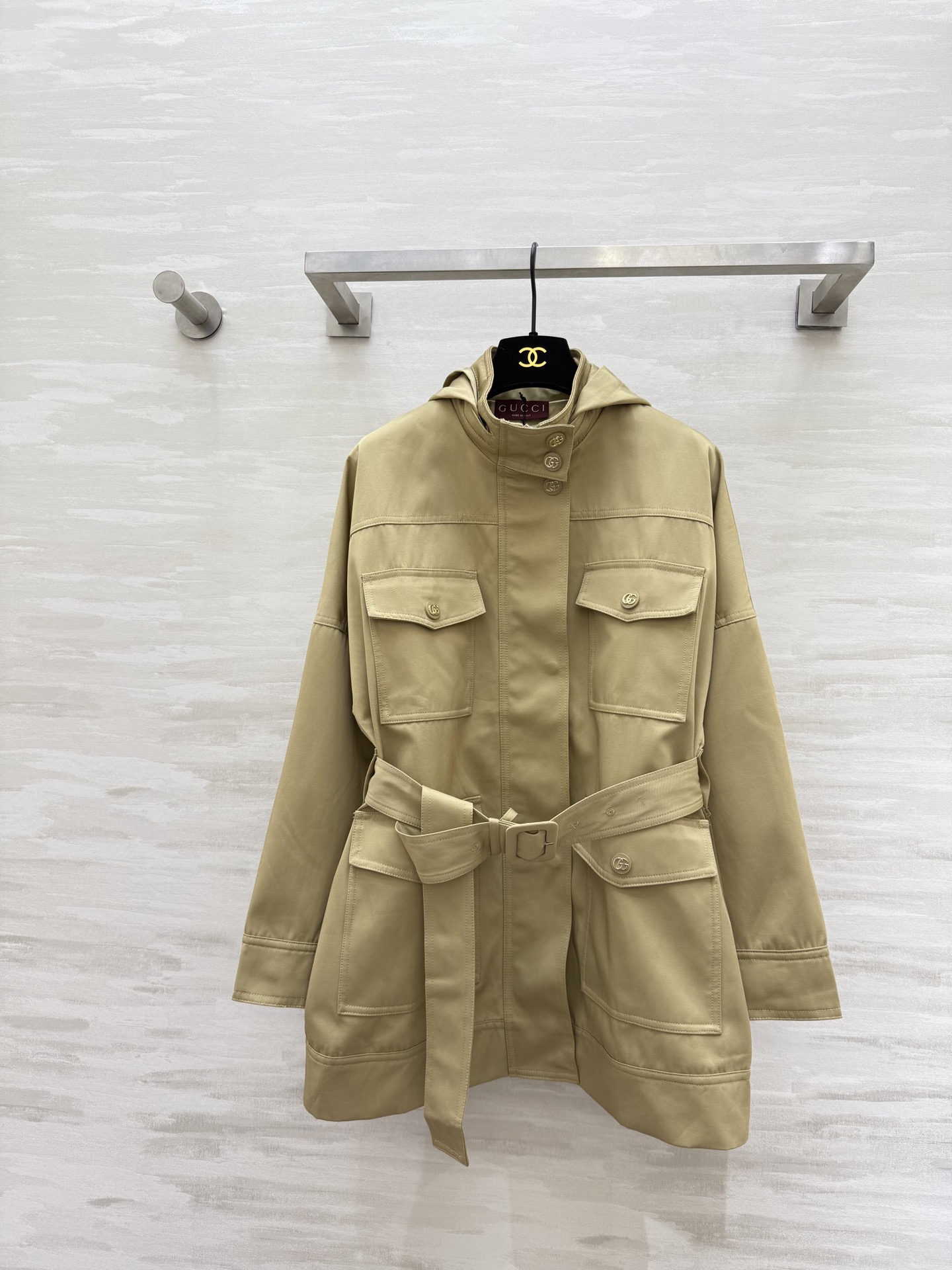 NO:623980,#Gucc new autumn and winter hooded windbreaker jacket, high quality customization, available in stock, sizeS/M/L (S size bust 114, length 70),,gucci,jackets & coats,hats,alexander wang19860909#Gucc秋冬新款 连帽风衣外套 高品质定制 现货首发sizeS/M/L（s码胸围114,衣长70）,,gucci,jackets & coats,hats,alexander wang,Women's clothing