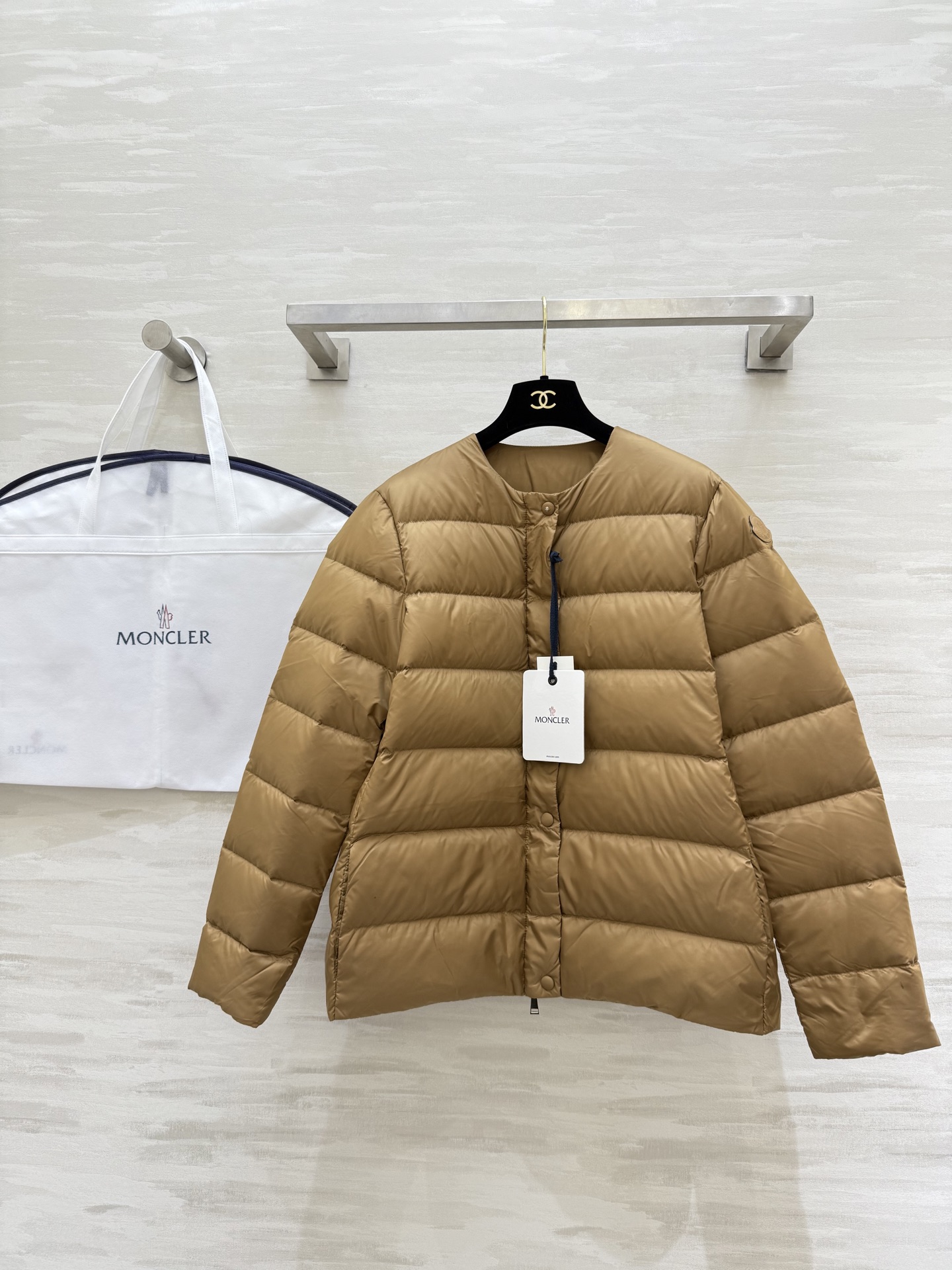 NO:624916,Comes with dust bag #Moncle new autumn and winter minimalist round neck down jacket, high quality customization, ready for sale, size 0/1/2 (shoulder width 40 in size 1, chest 102, length 64),, down jacket, alexander wang19860909配防尘袋#Moncle秋冬新款 极简圆领羽绒服 高品质定制 现货首发size0/1/2（1码肩宽40,胸围102,衣长64）,,down jacket,alexander wang,Women's clothing