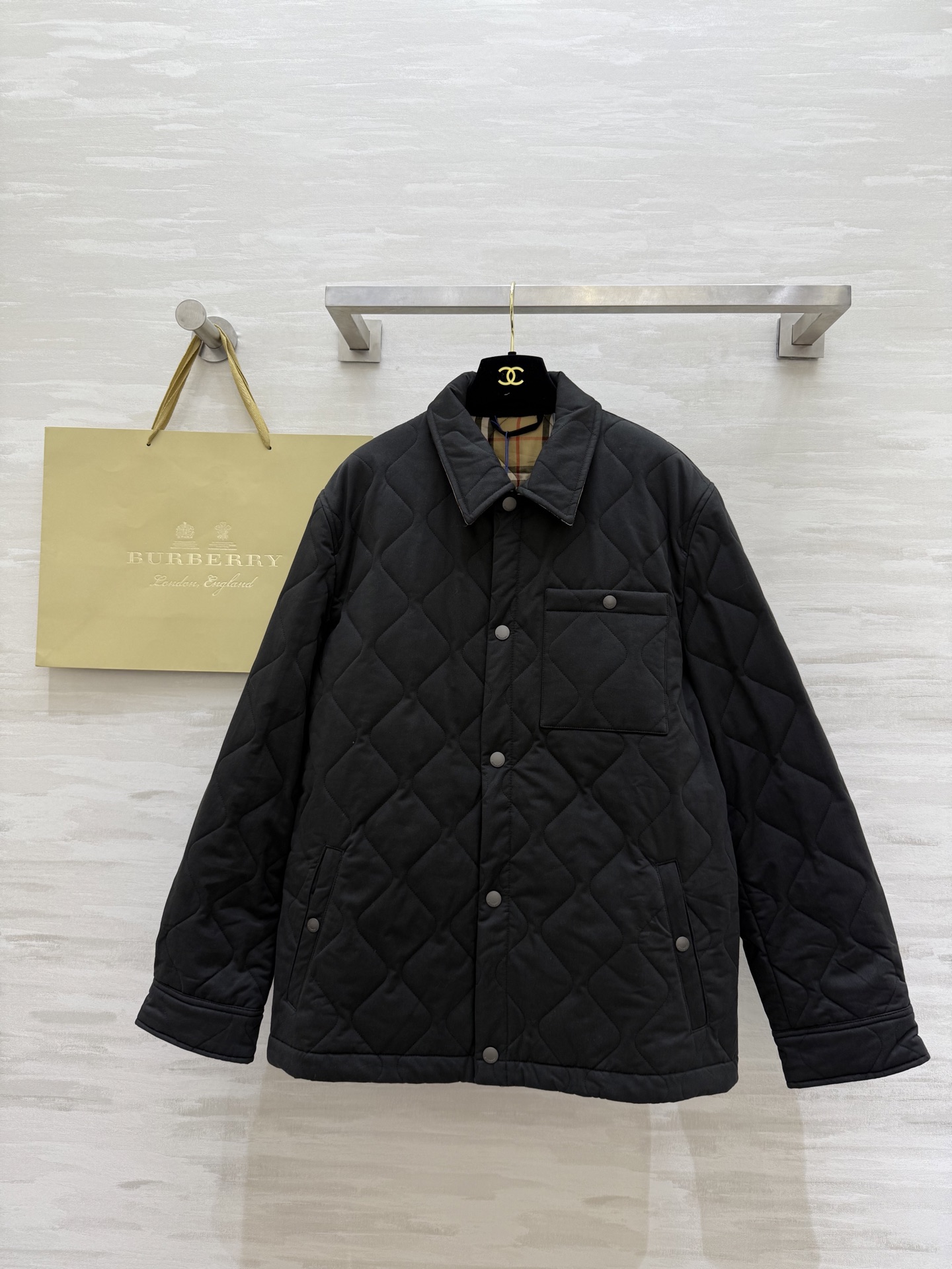 NO:624949,#Burberr autumn and winter new style, same style for men and women, British style lapel cotton jacket, high quality customization, ready for sale, sizeS/M/L/XL/XXL (L size shoulder width 46, bust 116, length 73),,burberry,jackets & coats,alexander wang19860909#Burberr秋冬新款 男女同款 英伦风翻领棉服外套 高品质定制 现货首发sizeS/M/L/XL/XXL（L码肩宽46,胸围116,衣长73）,,burberry,jackets & coats,alexander wang,Women's clothing