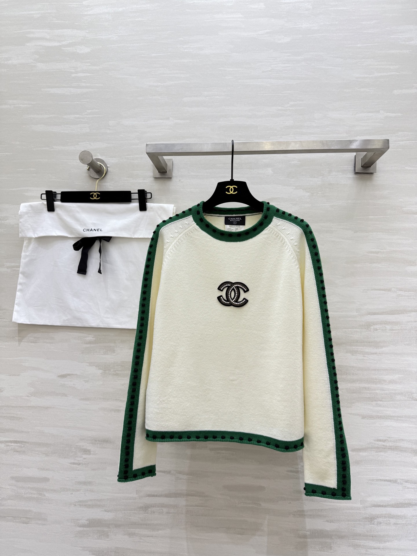 NO:625746,#Chane autumn and winter new style, second-hand series, contrasting color wool top, high quality customization, ready for sale, size 36/38/40 (38 size, bust 96, length 55),,chanel,alexander wang19860909#Chane秋冬新款 中古系列 撞色羊毛上衣 高品质定制 现货首发size36/38/40（38码胸围96,衣长55）,,chanel,alexander wang,Women's clothing