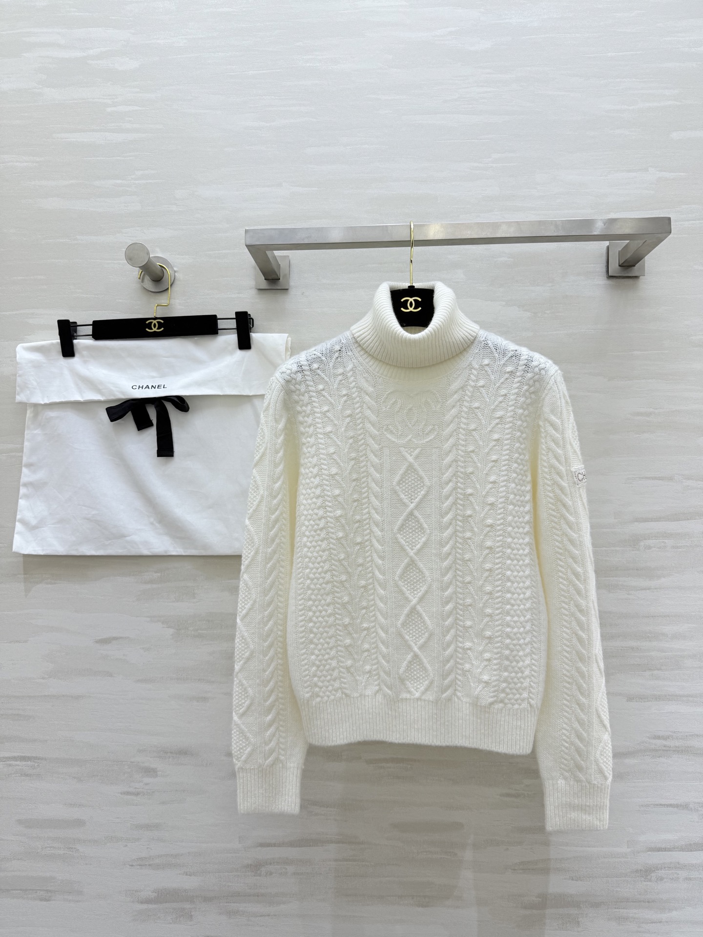 NO:625781,#ChaneN ski series badge turtleneck pullover original development high quality customization ready stock size36/38/40,,chanel,sweaters,alexander wang19860909#ChaneN滑雪系列 徽章高领套头毛衣 原版开发 高品质定制 现货首发size36/38/40,,chanel,sweaters,alexander wang,Women's clothing