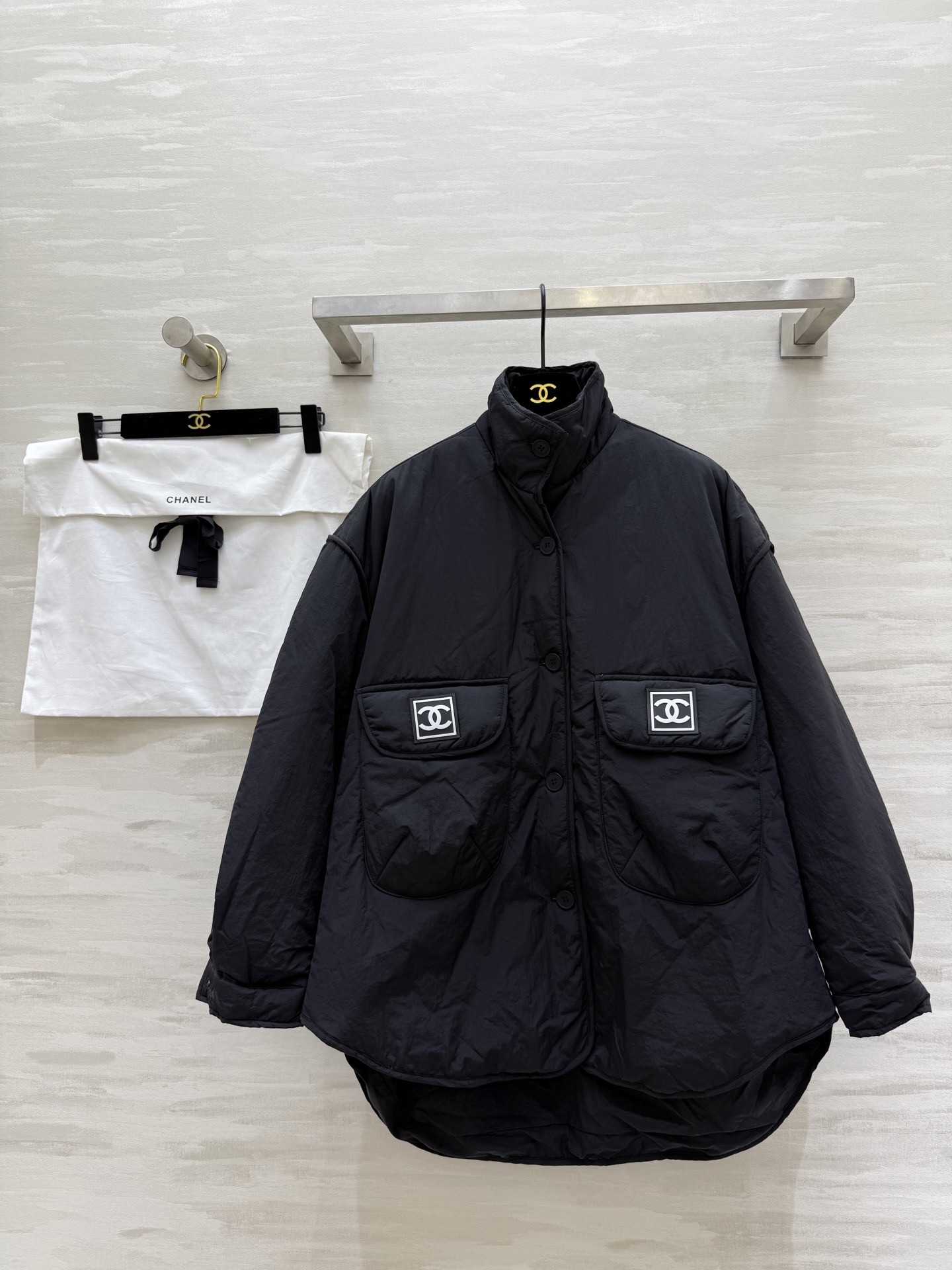 NO:626819,Comes with dust bag #Chane Second-hand series Stand-up collar jacket style down jacket High quality Ready in stock first size36/38/40 (36 size shoulder width 55, bust 134, length 71-83),,chanel,jackets & coats,down jacket,alexander wang19860909配防尘袋#Chane中古系列 立领夹克式羽绒棉服 高品质 现货首发size36/38/40（36码肩宽55,胸围134,衣长71-83）,,chanel,jackets & coats,down jacket,alexander wang,Women's clothing