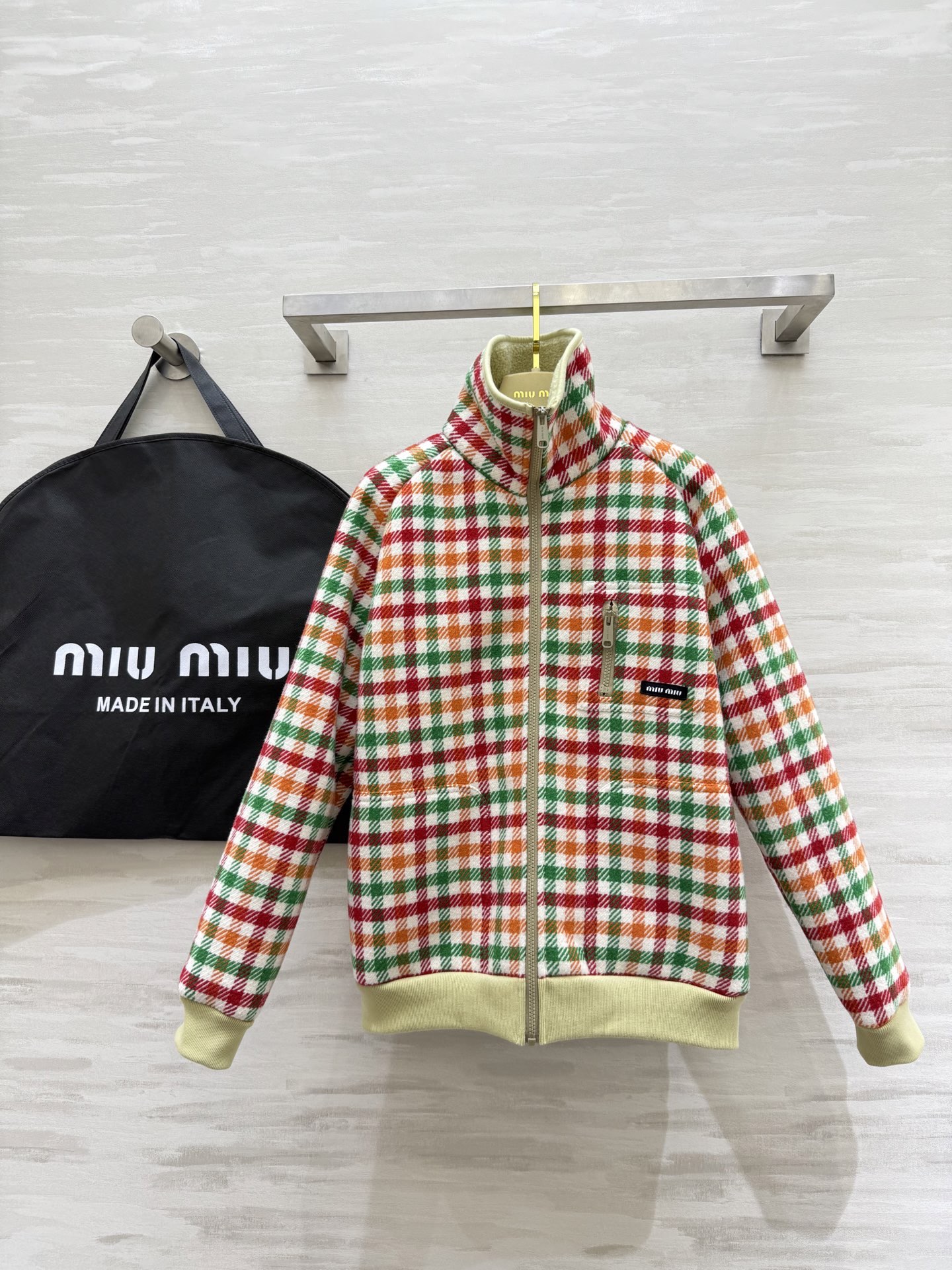 NO:639124,#Miumi new autumn and winter style Keluli retro plaid style environmentally friendly lambswool jacket, high quality customization, available in stock first sizeS/M/L (S size bust 100, length 60), Miumiu-clothing, miumiu, jackets & coats, alexander wang19860909#Miumi秋冬新款 可露丽复古格子风环保羔毛外套 高品质定制 现货首发sizeS/M/L（s码胸围100,衣长60）,缪缪-服装,miumiu,jackets & coats,alexander wang,Women's clothing