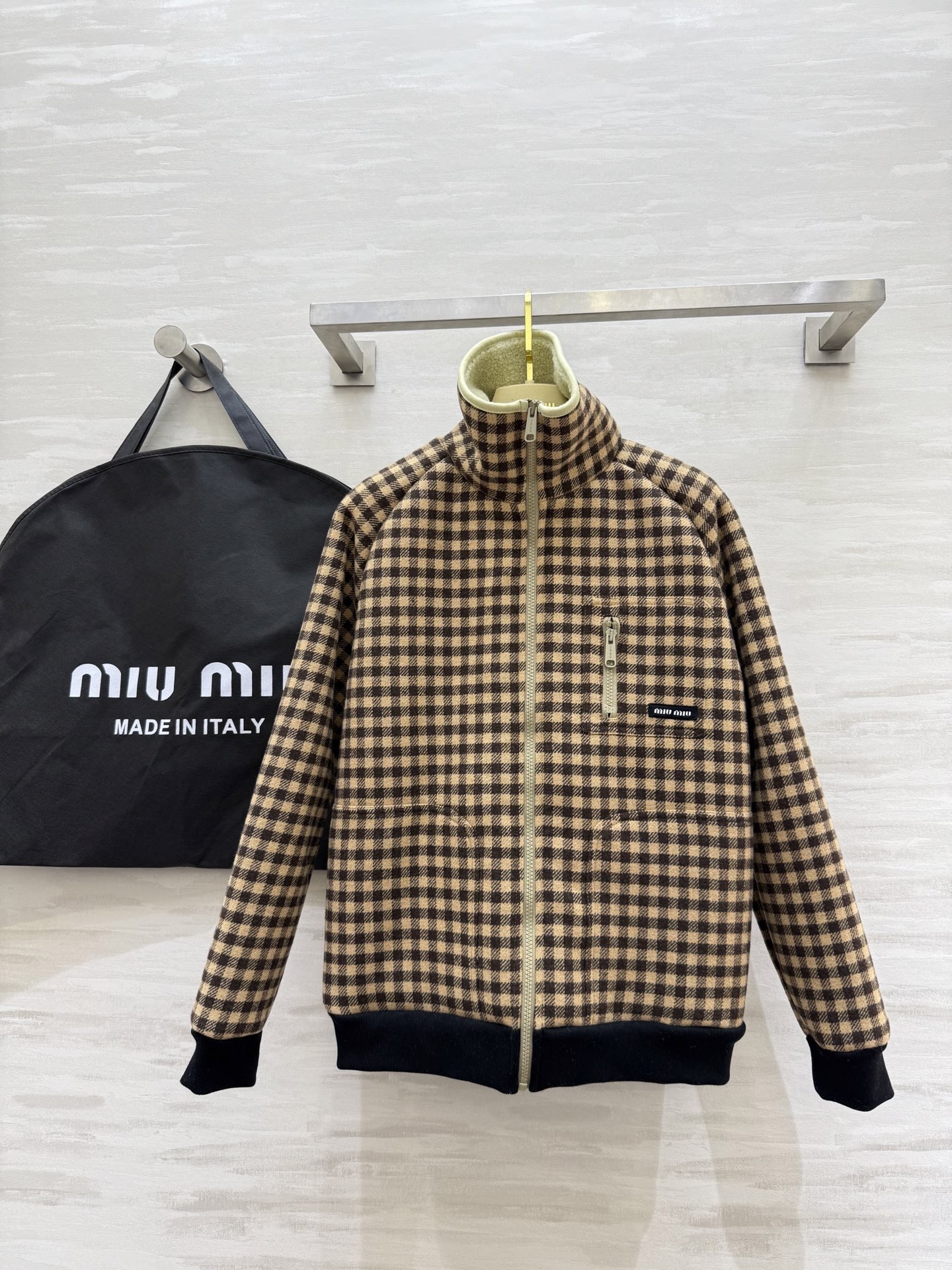 NO:639128,#Miumi new autumn and winter style Keluli retro plaid style environmentally friendly lambswool jacket, high quality customization, available in stock first sizeS/M/L (S size bust 100, length 60), Miumiu-clothing, miumiu, jackets & coats, alexander wang19860909#Miumi秋冬新款 可露丽复古格子风环保羔毛外套 高品质定制 现货首发sizeS/M/L（s码胸围100,衣长60）,缪缪-服装,miumiu,jackets & coats,alexander wang,Women's clothing