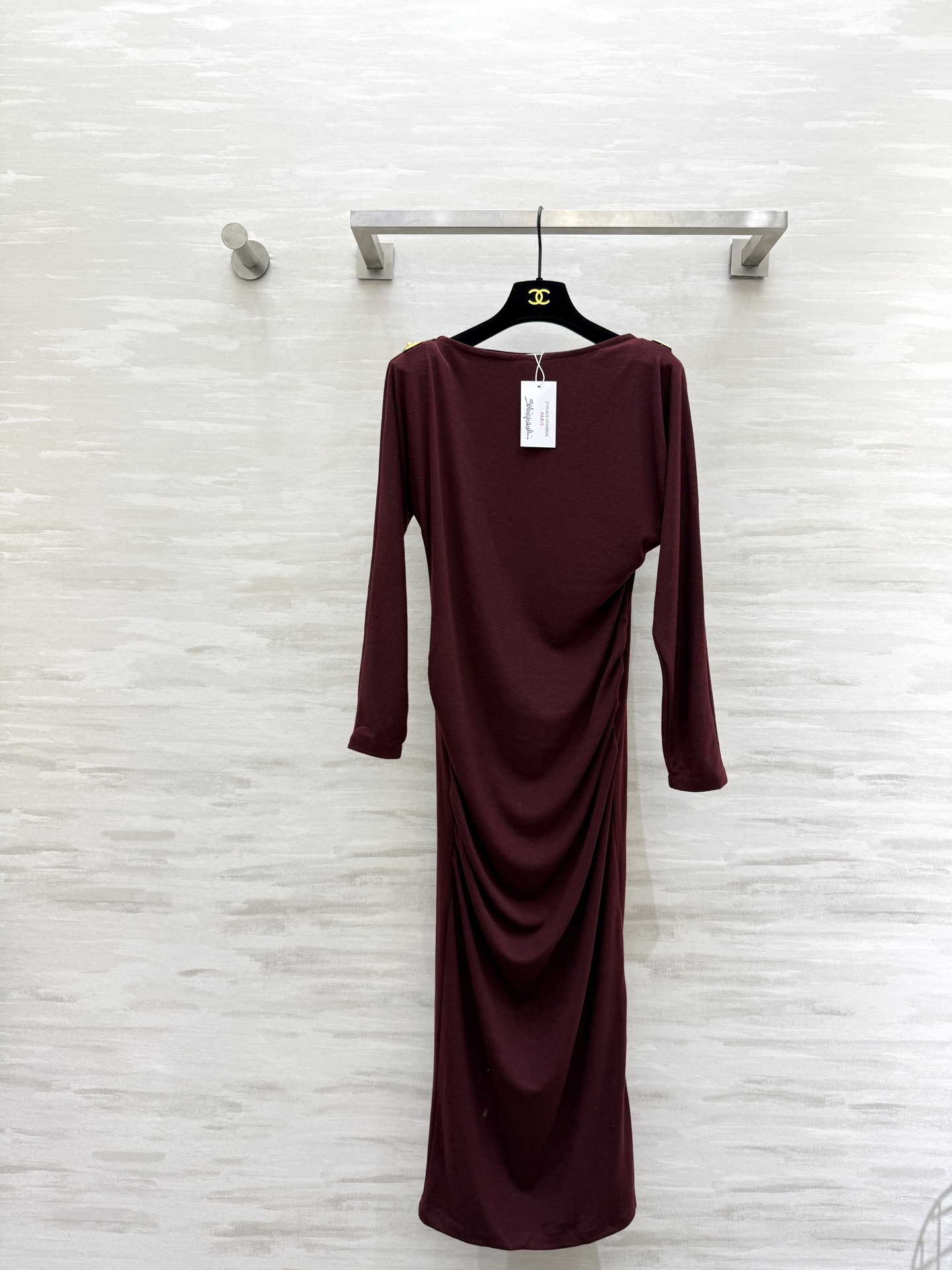 NO:651588,#Schiaparelli autumn and winter new style pleated waisted one-shoulder dress, open molded naked 3D hardware, exquisite and advanced, high-quality customization, ready for sale, sizeS/M/L (S size bust 80, waist 68, skirt length 120),,skirts,alexander wang19860909#Schiaparelli秋冬新款 褶皱收腰一字肩连衣裙 开模裸眼3D五金精致高级 高品质定制 现货首发sizeS/M/L（s码胸围80,腰围68,裙长120）,,skirts,alexander wang,Women's clothing