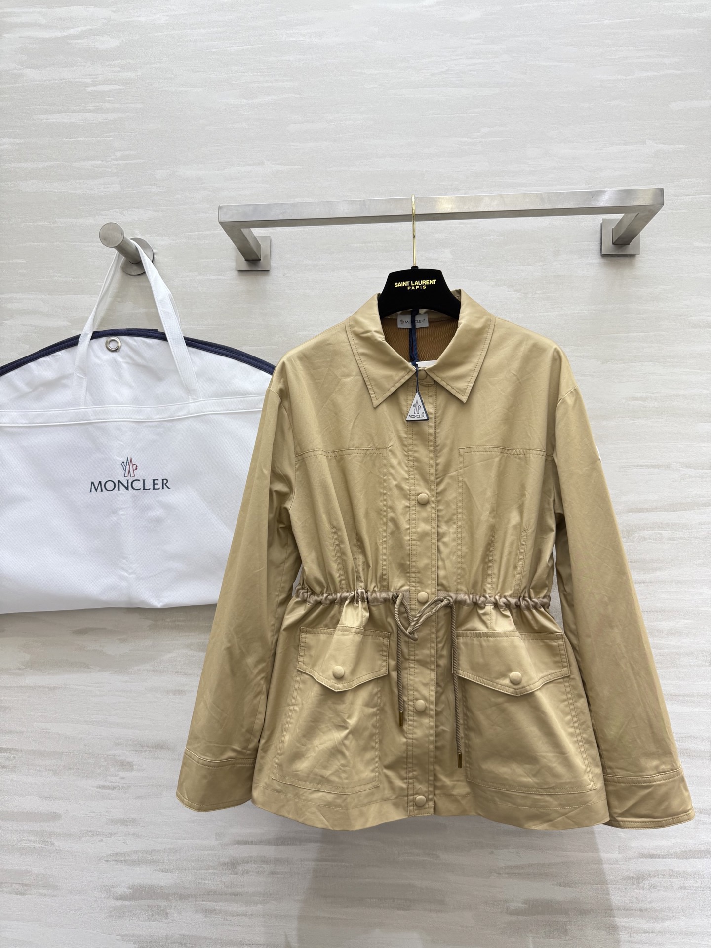 NO:639104,#Moncle New Drawstring Waist Lapel Windbreaker Jacket High Quality Ready Available SizeS/M/L (S Size Bust 100, Length 60), Moncler - Clothing, Moncler, Jackets & Coats, alexander wang19860909#Moncle新款 抽绳收腰翻领风衣外套 高品质 现货来sizeS/M/L（s码胸围100,衣长60）,蒙口-服装,Moncler,jackets & coats,alexander wang,Women's clothing