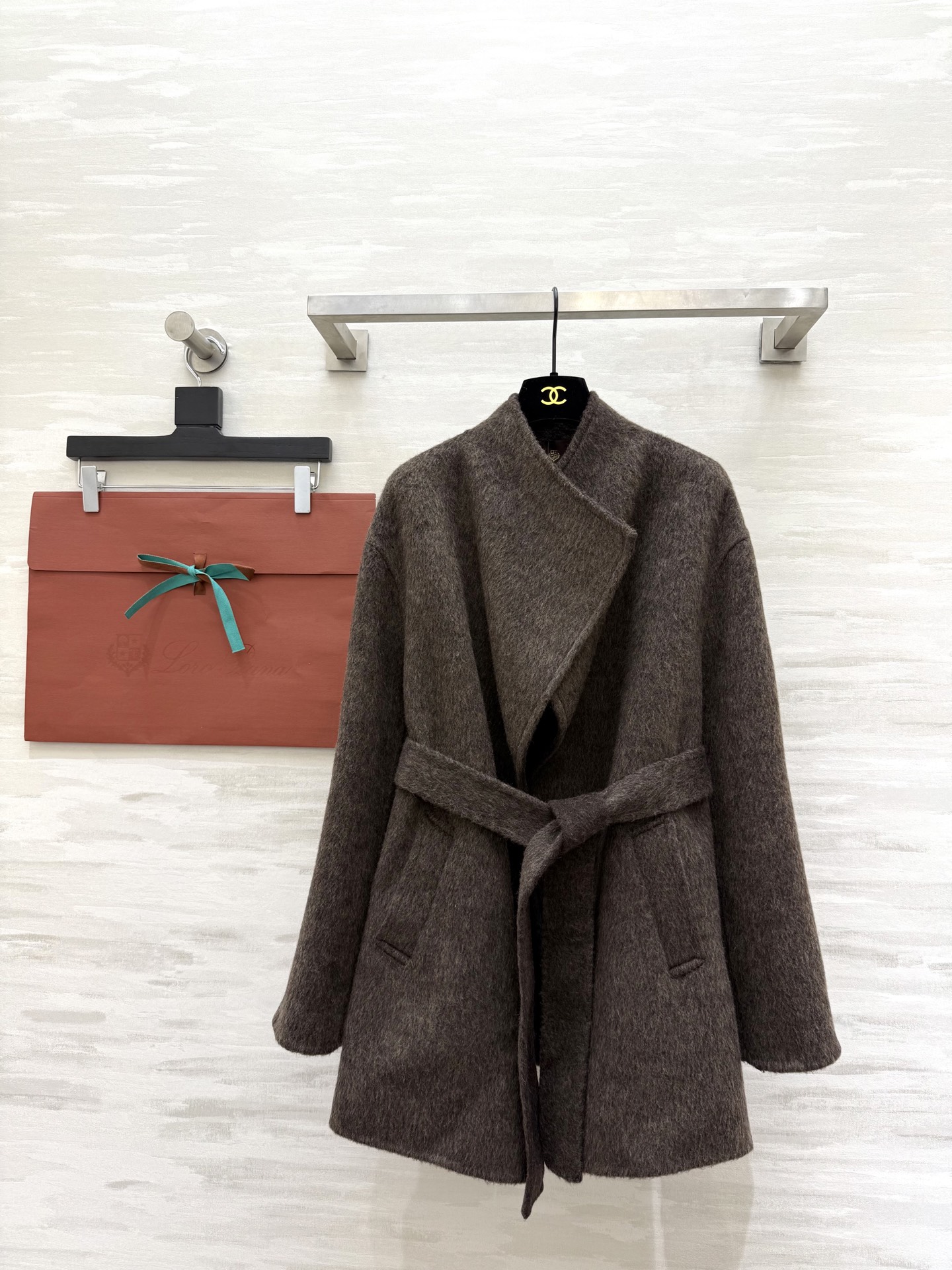 NO:639112,#Loro Piana outfit｜LP classic cape style coat, customized double-sided wool fabric, high quality, ready for sale, sizeS/M/L (S size shoulder width 56, bust 120, length 75-81), women's clothing, loro piana, loro piana, jackets & coats, alexander wang19860909#Loro Piana穿搭｜LP经典斗篷式大衣外套 定制双面羊毛面料 高品质 现货首发sizeS/M/L（s码肩宽56,胸围120,衣长75-81）,女装,loro piana,loro piana,jackets & coats,alexander wang,Women's clothing