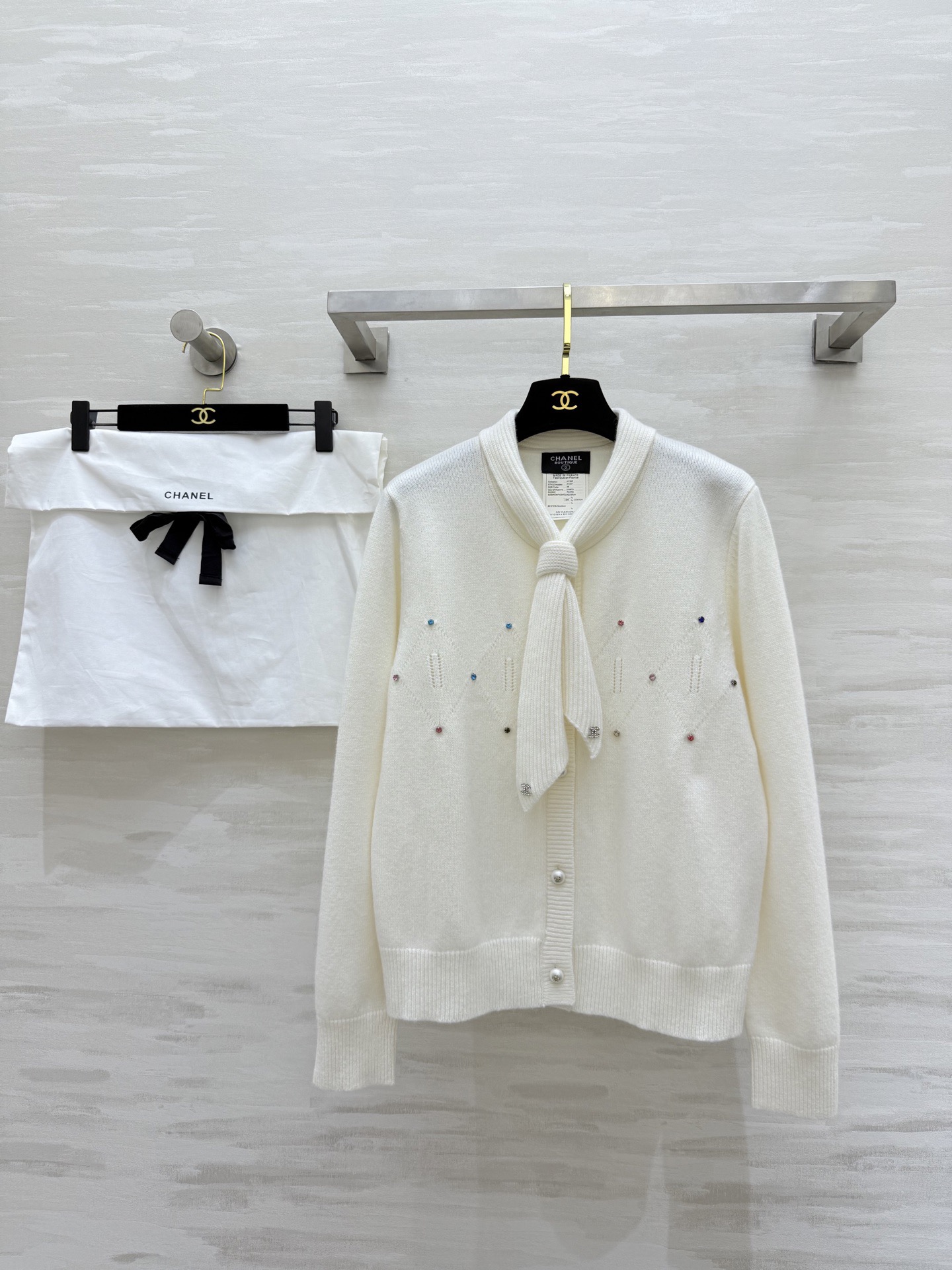 NO:639056,#Chane autumn and winter new style gentle cashmere top high quality custom-made ready stock size 36/38/40 (size 38 shoulder width 40, bust 102, length 60), Chanel-clothing, chanel, chanel, alexander wang19860909#Chane秋冬新款 温柔千金风 羊绒上衣 高品质定制 现货首发size36/38/40（38码肩宽40,胸围102,衣长60）,香奈儿-服装,chanel,chanel,alexander wang,Women's clothing