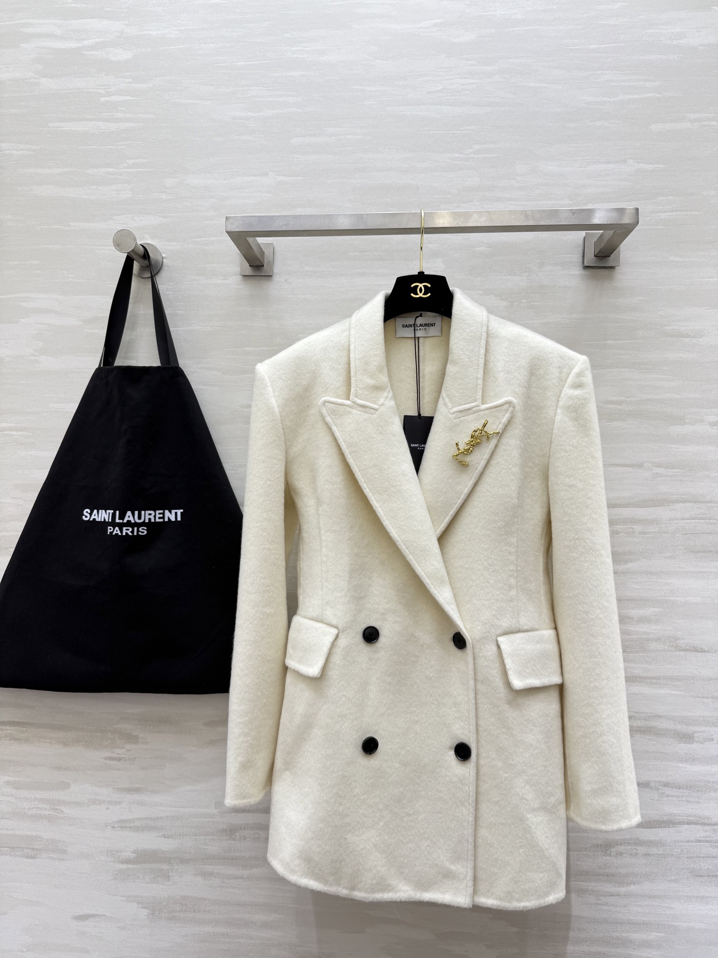 NO:655023,#ysl autumn and winter new style double-sided woolen nylon suit jacket, cool and handsome, stylish and high-quality custom-made, available in stock first size S/M/L (shoulder width 46, bust 98, length 77), saint laurent, jackets & coats, business suit, alexander wang19860909#ysl秋冬新款 双面羊毛尼西装外套 飒爽帅气 大气时髦 高品质定制 现货首发sizeS/M/L（M码肩宽46,胸围98,衣长77）,,saint laurent,jackets & coats,business suit,alexander wang,Women's clothing