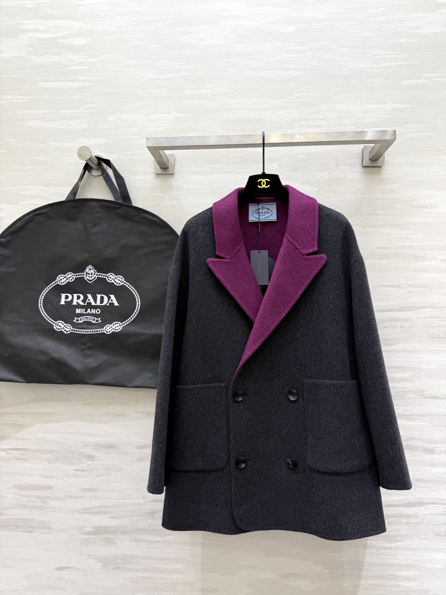 NO:639035,#Prad autumn and winter new style double-sided woolen coat, reversible, high quality customization, ready for sale, sizeS/M/L (S size shoulder width 55, bust 122, length 74), Prada-clothing, prada, prada, alexander wang19860909#Prad秋冬新款 双面羊毛呢大衣 正反两穿 高品质定制 现货首发sizeS/M/L（S码肩宽55,胸围122,衣长74）,普拉达-服装,prada,prada,alexander wang,Women's clothing