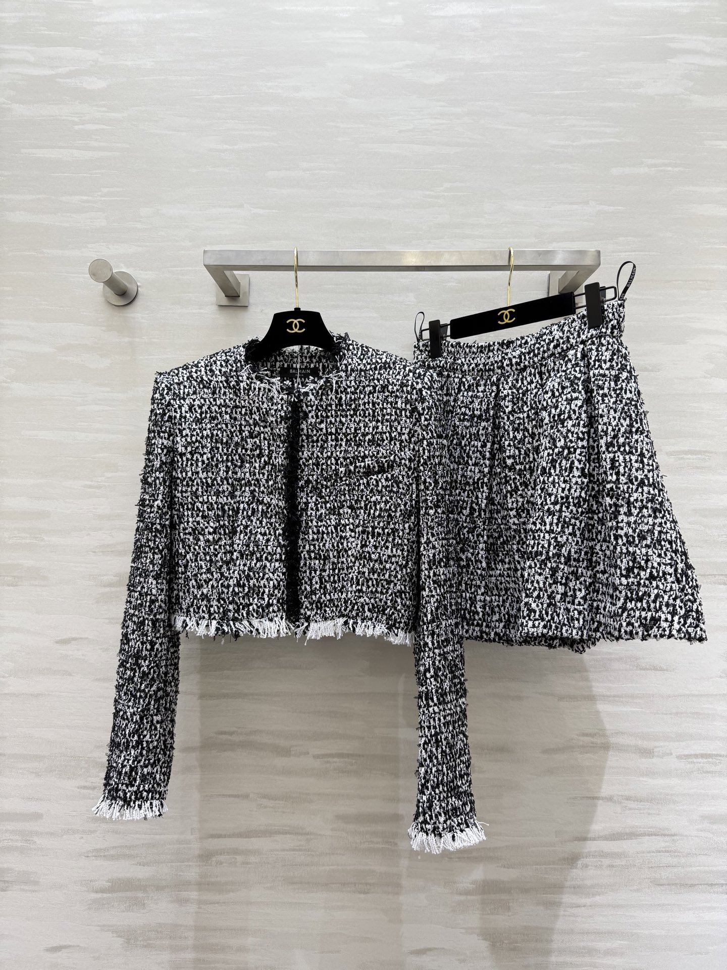 NO:658756,Jackets, skirts. The true daughter of a wealthy family #Balmai Early spring Tweed series Short jacket paired with pleated skirt of the same style High quality customization Available in stock first size S/M/L (jacket size S bust 94, length 38, skirt waist 66, skirt length 44),, balmain, skirts, jackets & coats, alexander wang19860909外套,半裙.财阀家的真千金 #Balmai早春 粗花呢系列 短款外套搭配同款百褶半裙 高品质定制 现货首发sizeS/M/L（外套s码胸围94,衣长38,半裙腰围66,裙长44）,,balmain,skirts,jackets & coats,alexander wang,Women's clothing