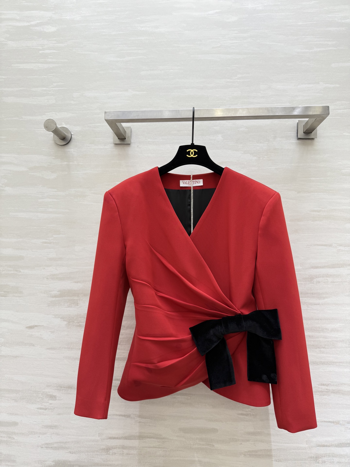 NO:658758,Valentino Valentino｜New high-end chaebol heroine series｜High-quality customization, available in stock first sizeS/M/L (S size bust 92, length 53),,valentino,valentino,alexander wang19860909华伦天奴Valentino｜新款高级财阀大女主系列｜高品质定制 现货首发sizeS/M/L（s码胸围92,衣长53）,,valentino,valentino,alexander wang,Women's clothing