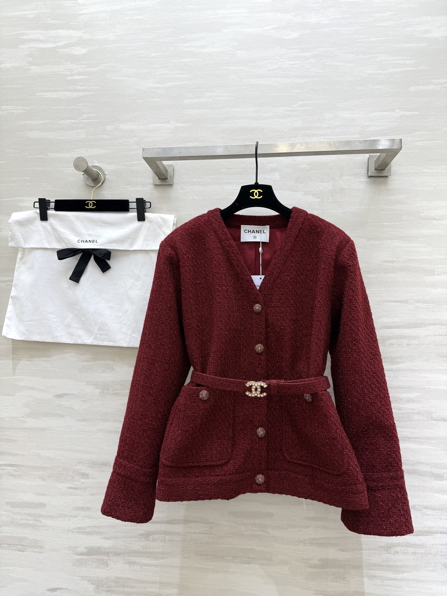 NO:663024,#Chane Autumn and Winter New Style Wool Woven Tweed V-neck Jacket Customized Waist Belt to Cinch the Waist for Slimming High Quality Ready Available First SizeS/M/L (S Size Bust 100, Clothes Length 62),,chanel,jackets & coats, 19860909#Chane秋冬新款 羊毛编织花呢v领外套 腰部定制腰带收腰显瘦 高品质 现货首发sizeS/M/L（s码胸围100,衣长62）,,chanel,jackets & coats, ,Women's clothing