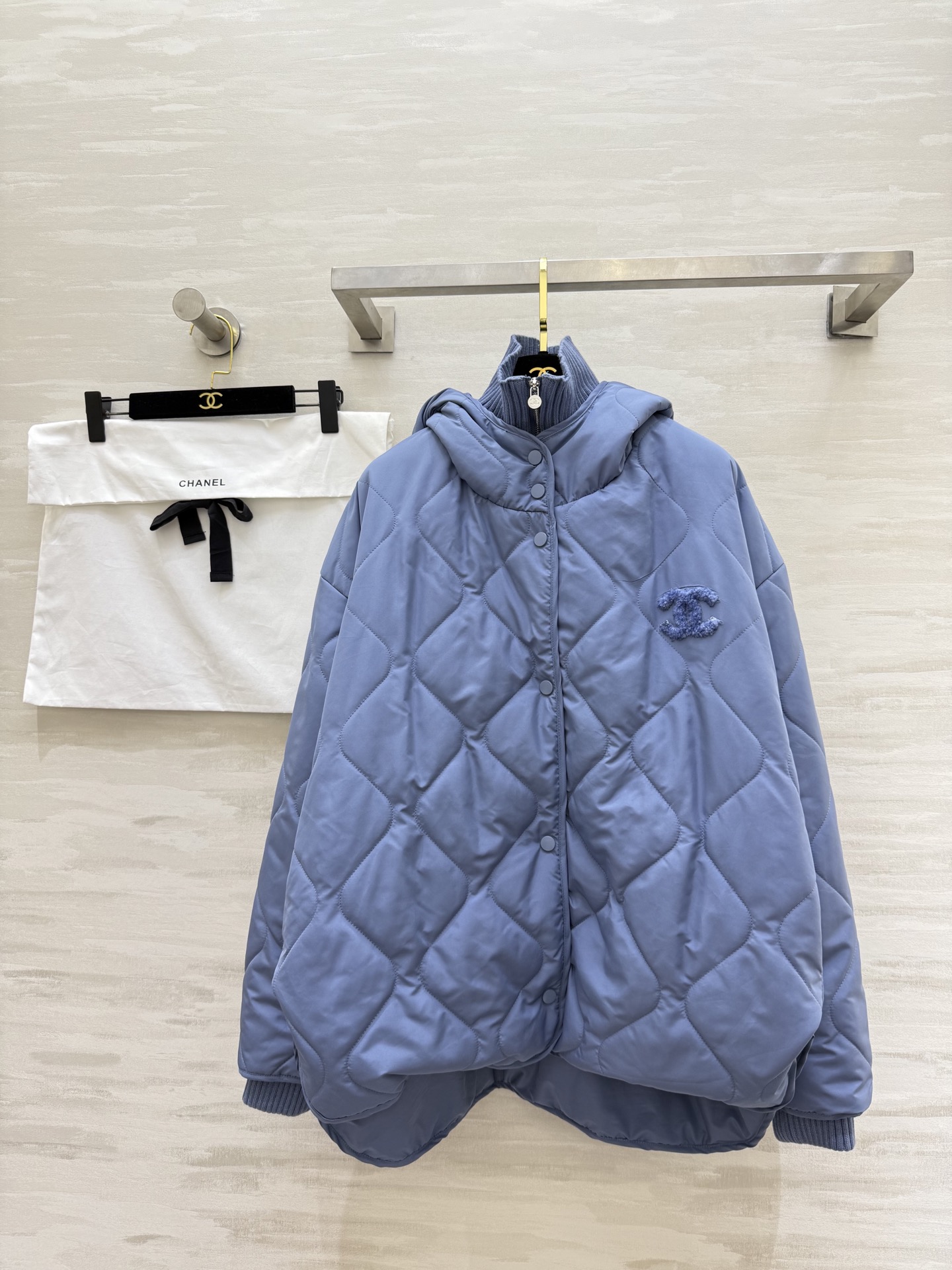 NO:663703,#Chane autumn and winter new style diamond quilted jacket, fake two-piece design, high quality customization, ready for sale, size 36/38/40,,chanel,jackets & coats, 19860909#Chane秋冬新款 菱格夹棉外套 假两件设计 高品质定制 现货首发size36/38/40,,chanel,jackets & coats, ,Women's clothing