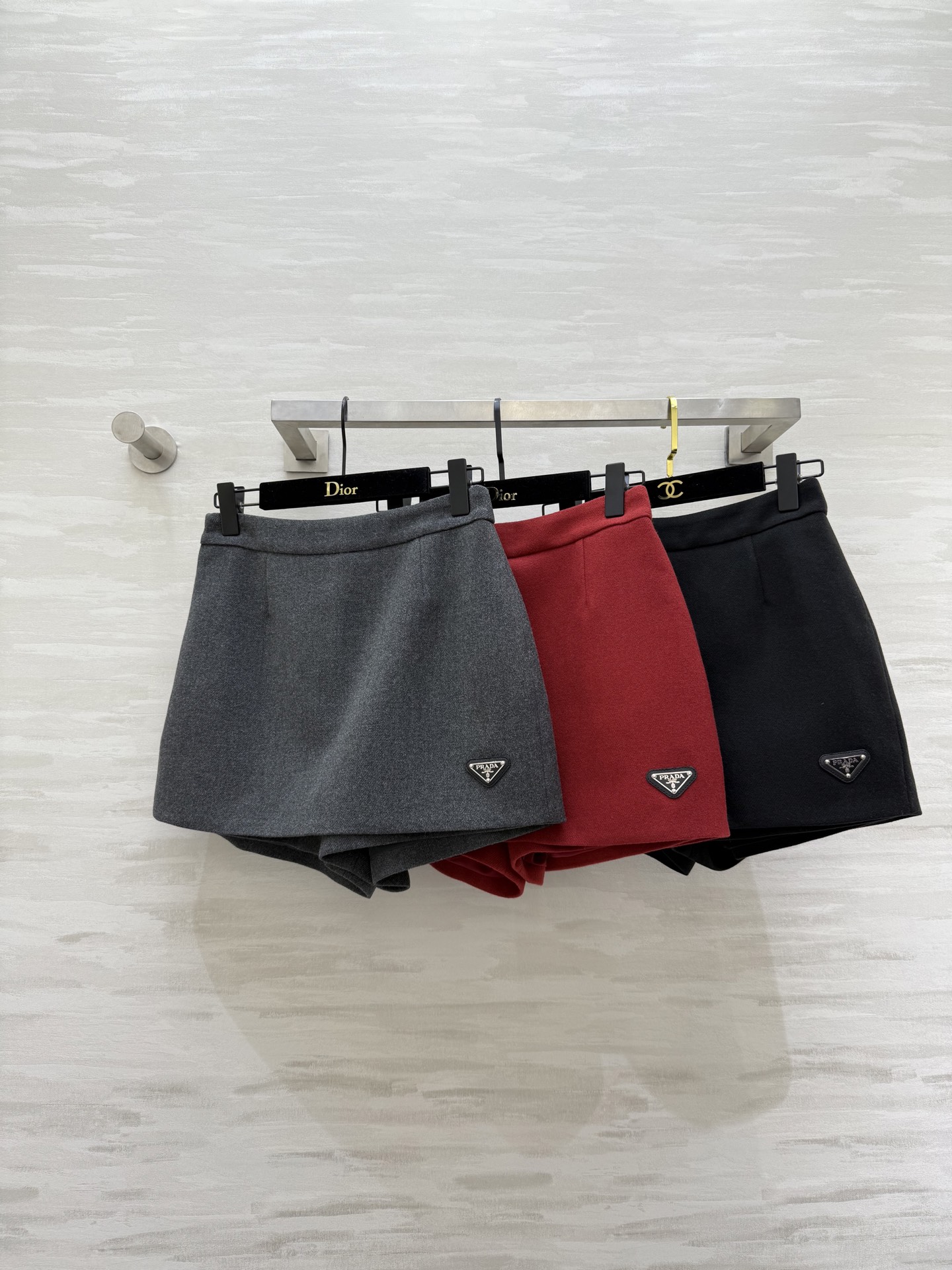 NO:663693,#Prad autumn and winter new wool pants, playful and fashionable, anti-exposure safety pants design inside, three-dimensional tailoring, high-quality customization, ready for sale, size S/M/L/XL (M size waist 70, hip 96, length 35),, prada, skirts,  19860909#Prad秋冬新款羊毛裤裙 俏皮时髦 内里防走光安全裤设计 立体剪裁版型 高品质定制 现货首发sizeS/M/L/XL（M码腰围70,臀围96,衣长35）,,prada,skirts, ,Women's clothing