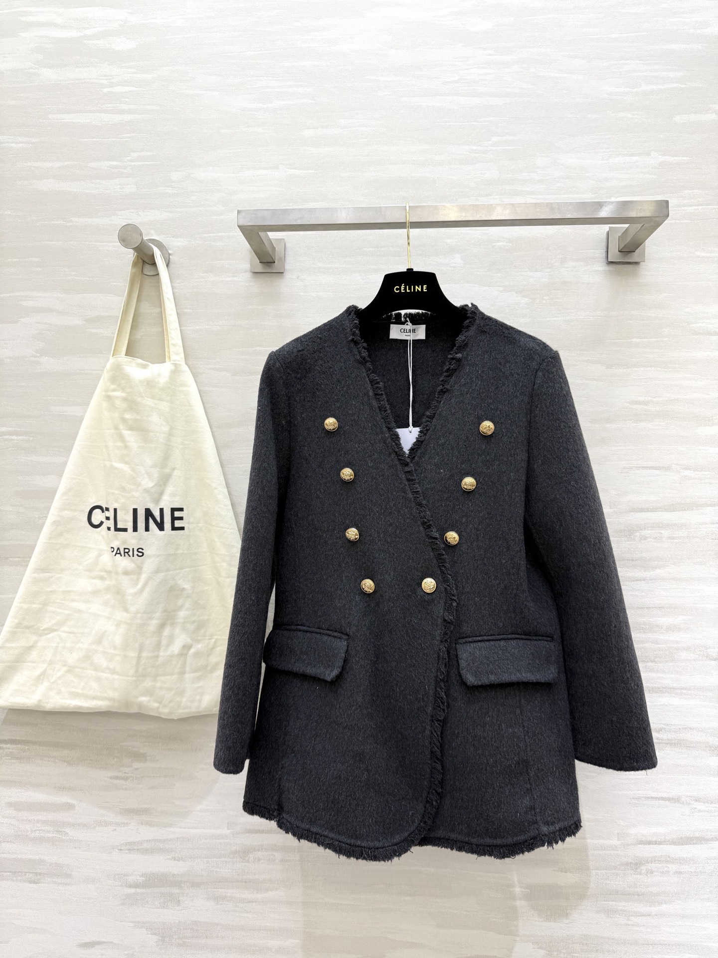 NO:664641,#Celin autumn and winter new style double-sided woolen double-breasted v-neck suit coat, high-quality customization, ready for sale, sizeS/M/L (shoulder width M 41, bust 100, length 68),,celine,business suit, 19860909#Celin秋冬新款 双面羊毛呢双排扣v领西装式大衣 高品质定制 现货首发sizeS/M/L（M码肩宽41,胸围100,衣长68）,,celine,business suit, ,Women's clothing