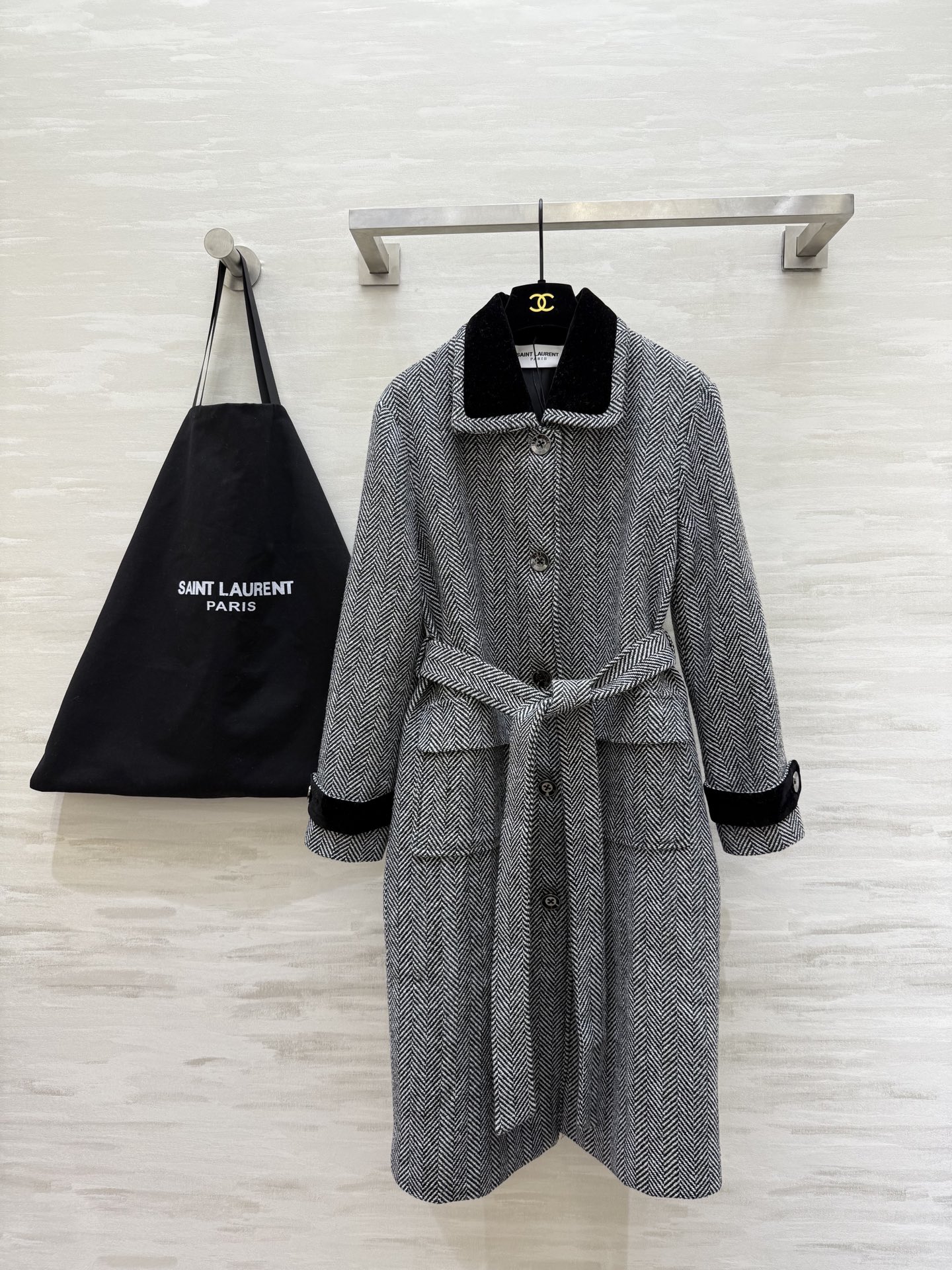 NO:664563,#ysl new autumn and winter herringbone wool coat, modern, fashionable and high-end, high-quality customization, ready for sale, size S/M/L/XL (S size shoulder width 36, bust 102, length 103.5),, saint laurent,  19860909#ysl秋冬新款 人字纹羊毛大衣 摩登大气 时髦高级 高品质定制 现货首发sizeS/M/L/XL（s码肩宽36,胸围102,衣长103.5）,,saint laurent, ,Women's clothing