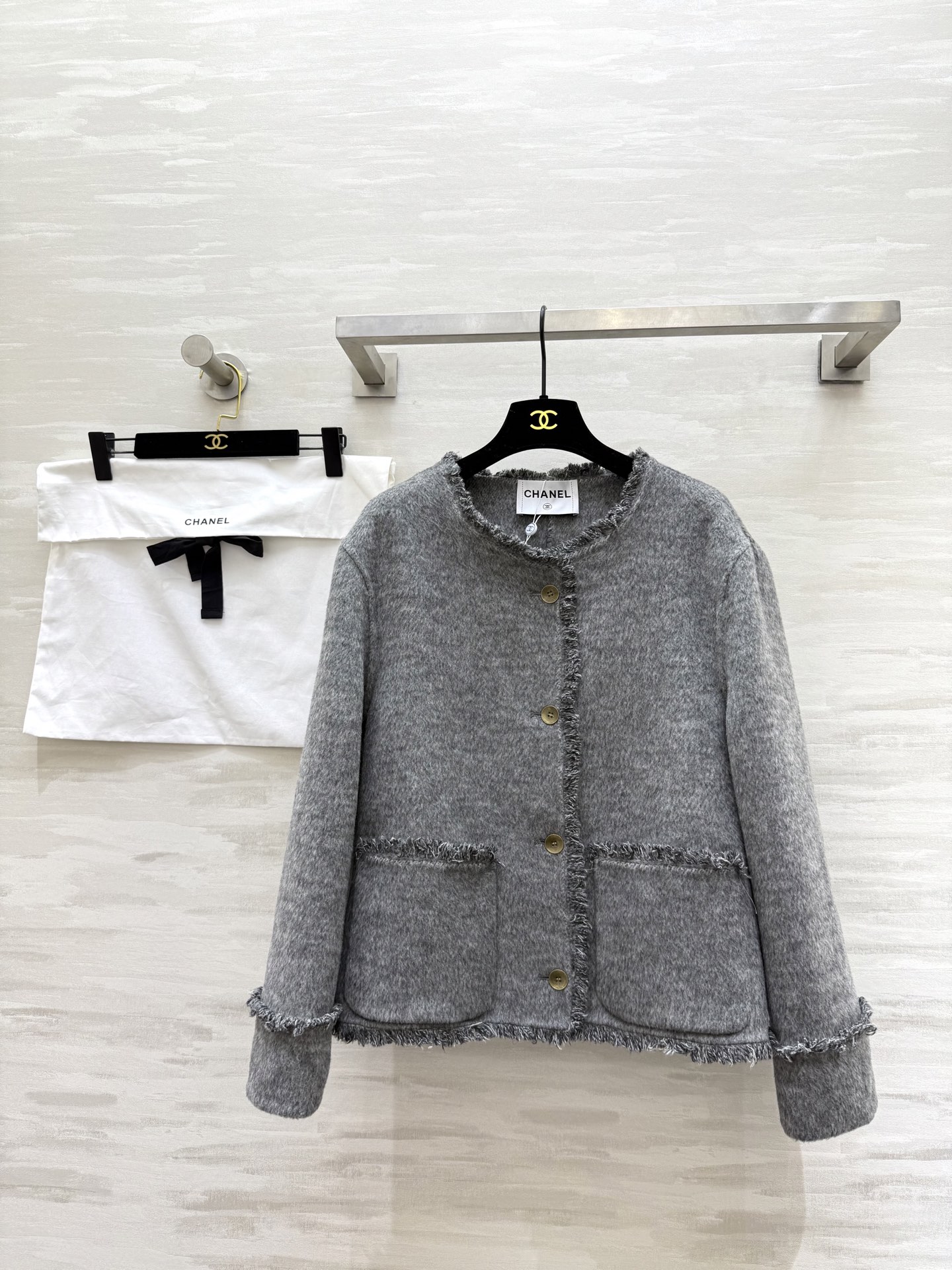 NO:665642,#Chane autumn and winter new style double-sided woolen coat, high quality customization, available in stock, sizeS/M/L (shoulder width 46, bust 104, length 57),,chanel,jackets & coats, 19860909#Chane秋冬新款 双面呢羊毛外套 高品质定制 现货首发sizeS/M/L（M码肩宽46,胸围104,衣长57）,,chanel,jackets & coats, ,Women's clothing