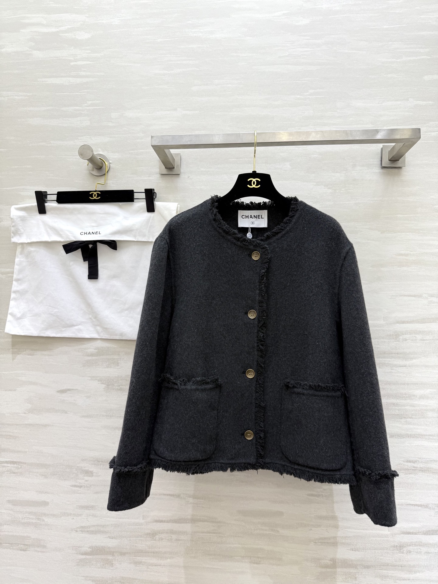 NO:665645,#Chane autumn and winter new style double-sided woolen coat, high quality customization, available in stock, sizeS/M/L (shoulder width 46, bust 104, length 57),,chanel,jackets & coats, 19860909#Chane秋冬新款 双面呢羊毛外套 高品质定制 现货首发sizeS/M/L（M码肩宽46,胸围104,衣长57）,,chanel,jackets & coats, ,Women's clothing
