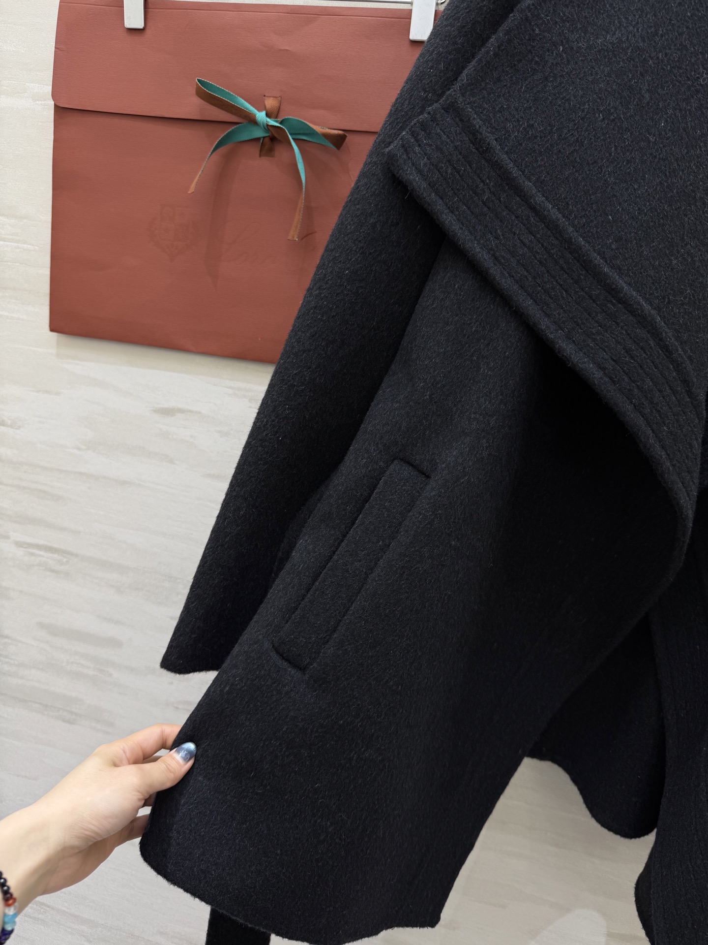 Loro Pian♡不规则翻领羊毛呢大衣 高品质定制 现货首发size：S/M/L（s码肩宽：42，胸围