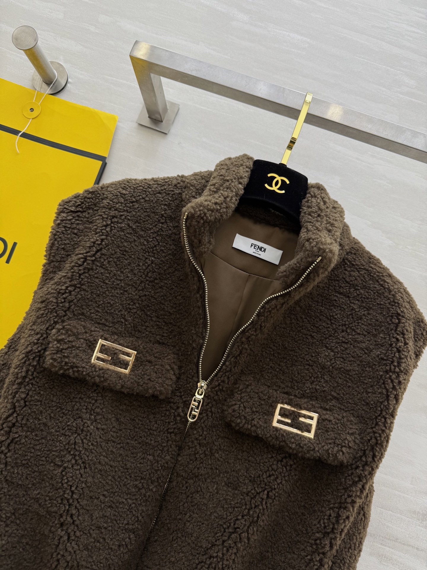 #FEND♡新款 泰迪🐻羊毛棉混纺羔毛马甲外套 高品质定制 现货首发size：S/M/L（s胸围：108