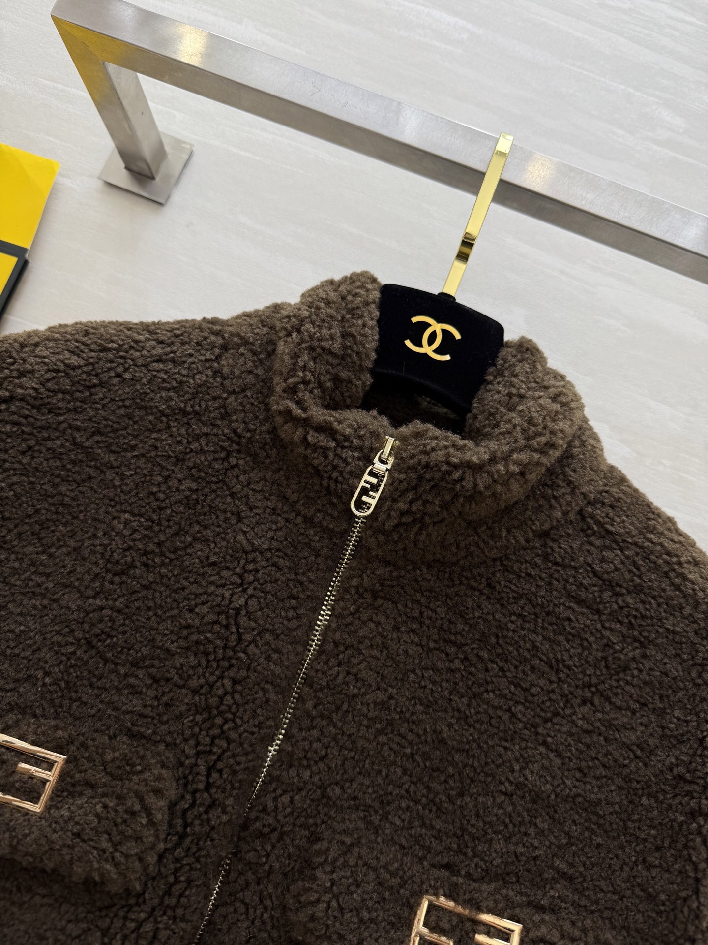 #FEND♡新款 泰迪🐻羊毛棉混纺羔毛马甲外套 高品质定制 现货首发size：S/M/L（s胸围：108