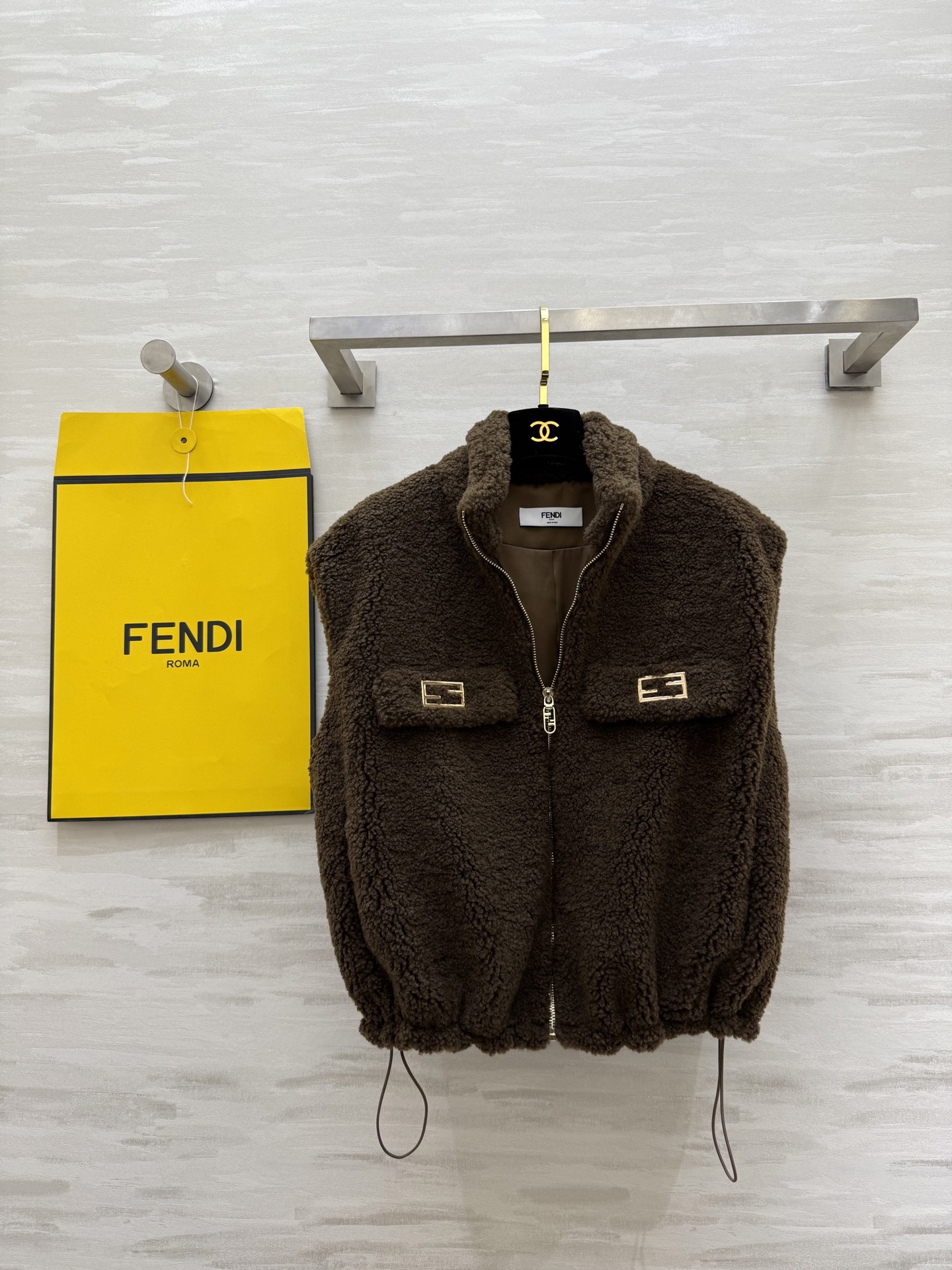 #FEND♡新款 泰迪🐻羊毛棉混纺羔毛马甲外套 高品质定制 现货首发size：S/M/L（s胸围：108