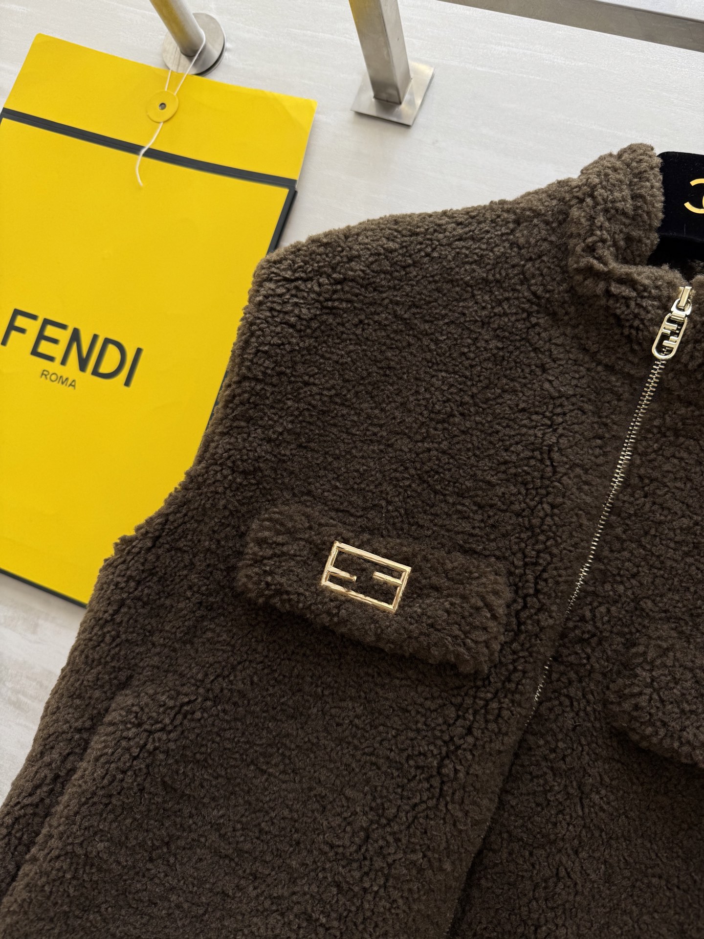 #FEND♡新款 泰迪🐻羊毛棉混纺羔毛马甲外套 高品质定制 现货首发size：S/M/L（s胸围：108