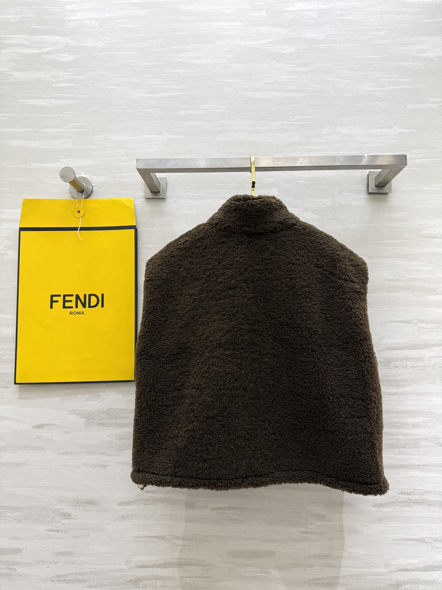 #FEND♡新款 泰迪🐻羊毛棉混纺羔毛马甲外套 高品质定制 现货首发size：S/M/L（s胸围：108