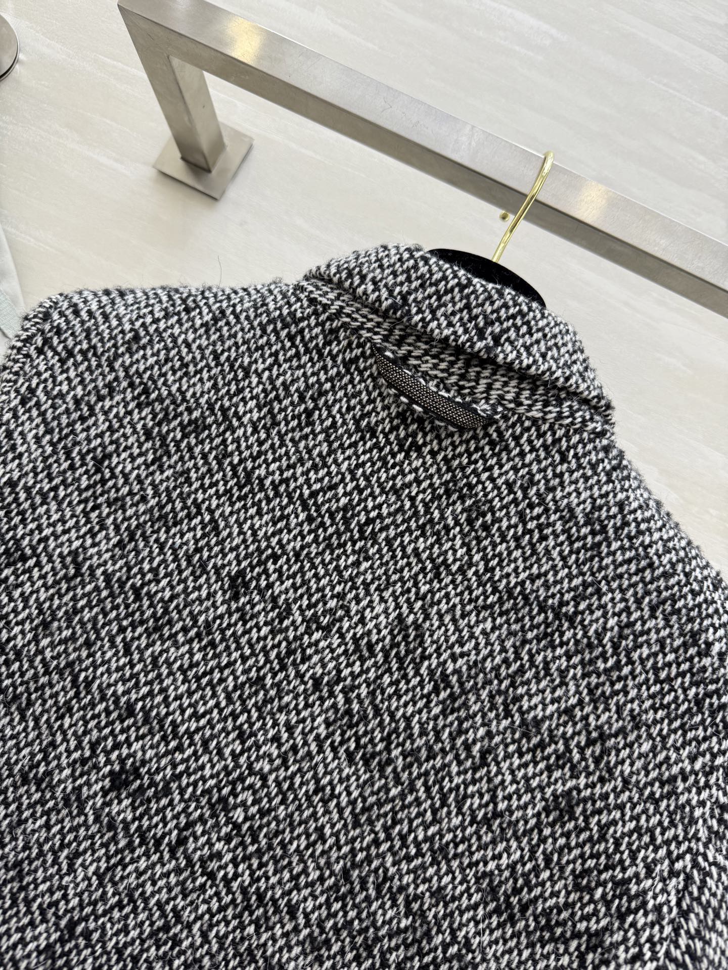 Brunello Cucinell♡新款 人字纹羊毛大衣 经典人字纹羊毛面料 采用高品质羊毛混纺 触感柔