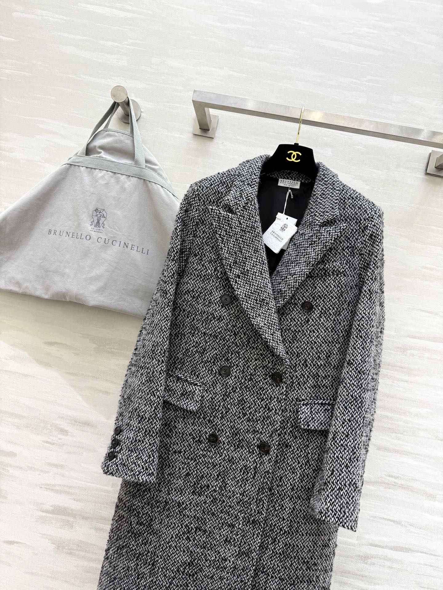 Brunello Cucinell♡新款 人字纹羊毛大衣 经典人字纹羊毛面料 采用高品质羊毛混纺 触感柔